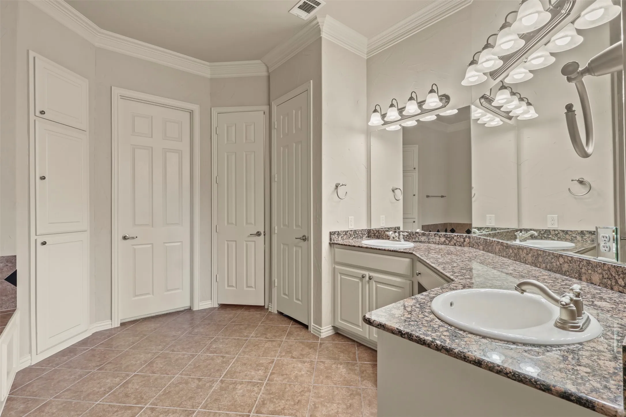 Townhouse For Sale in Collin County , 2388 Greymoore Drive, Frisco, Texas 75034, 4 Bedroom, 4 Bathroom, 2 Garage spaces, 3,017 Sqft, built in 2006, mls#21202861, Real Estate Agent in Frisco, Homes For Sale in Collin county, Homes For Sale in Frisco, Realtor in Frisco Texas, Real Estate Brokerage Independent Realty Texas, Luminita Cordes Realtor