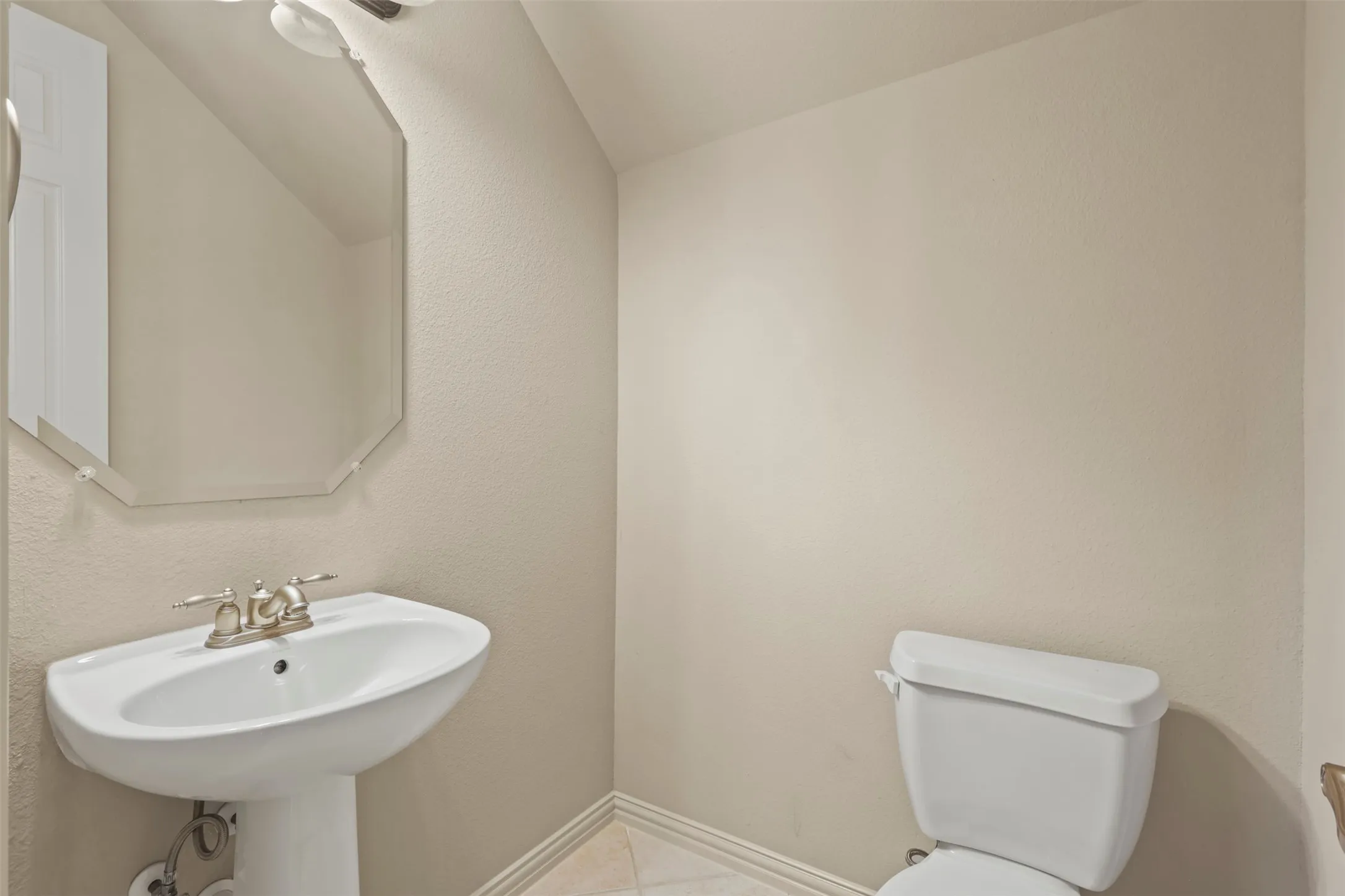 Townhouse For Sale in Collin County , 2388 Greymoore Drive, Frisco, Texas 75034, 4 Bedroom, 4 Bathroom, 2 Garage spaces, 3,017 Sqft, built in 2006, mls#21202861, Real Estate Agent in Frisco, Homes For Sale in Collin county, Homes For Sale in Frisco, Realtor in Frisco Texas, Real Estate Brokerage Independent Realty Texas, Luminita Cordes Realtor
