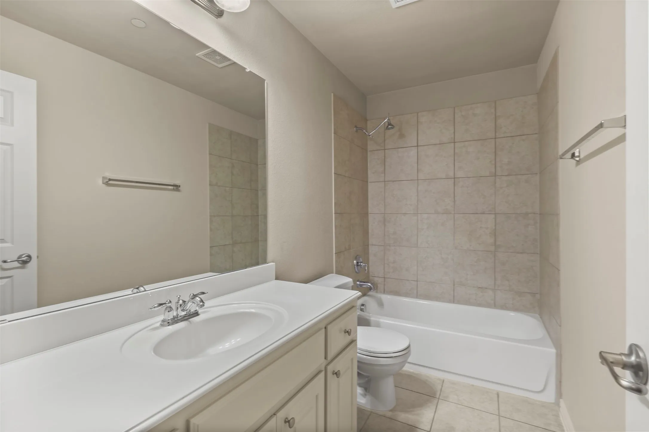 Townhouse For Sale in Collin County , 2388 Greymoore Drive, Frisco, Texas 75034, 4 Bedroom, 4 Bathroom, 2 Garage spaces, 3,017 Sqft, built in 2006, mls#21202861, Real Estate Agent in Frisco, Homes For Sale in Collin county, Homes For Sale in Frisco, Realtor in Frisco Texas, Real Estate Brokerage Independent Realty Texas, Luminita Cordes Realtor
