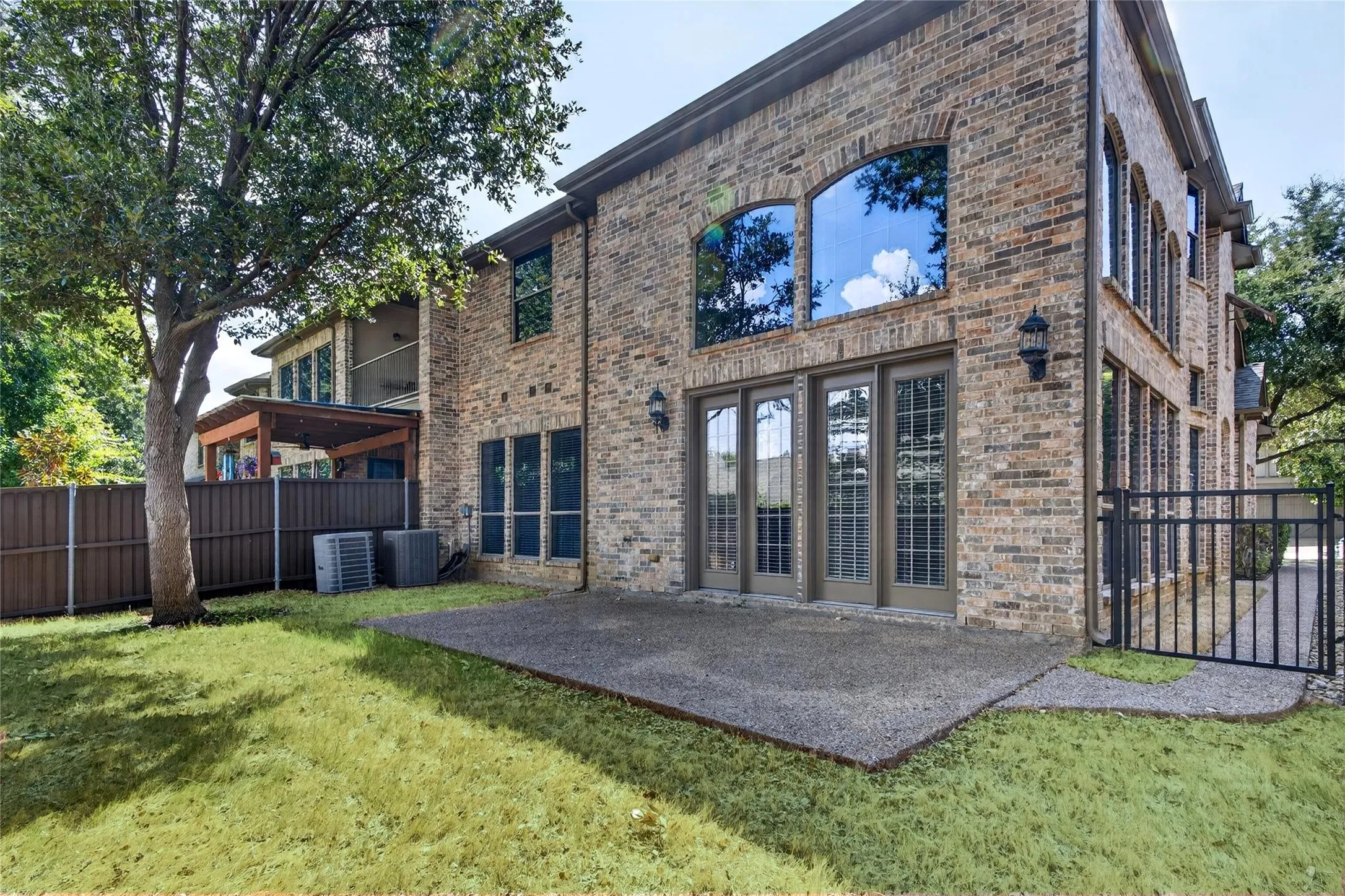 Townhouse For Sale in Collin County , 2388 Greymoore Drive, Frisco, Texas 75034, 4 Bedroom, 4 Bathroom, 2 Garage spaces, 3,017 Sqft, built in 2006, mls#21202861, Real Estate Agent in Frisco, Homes For Sale in Collin county, Homes For Sale in Frisco, Realtor in Frisco Texas, Real Estate Brokerage Independent Realty Texas, Luminita Cordes Realtor