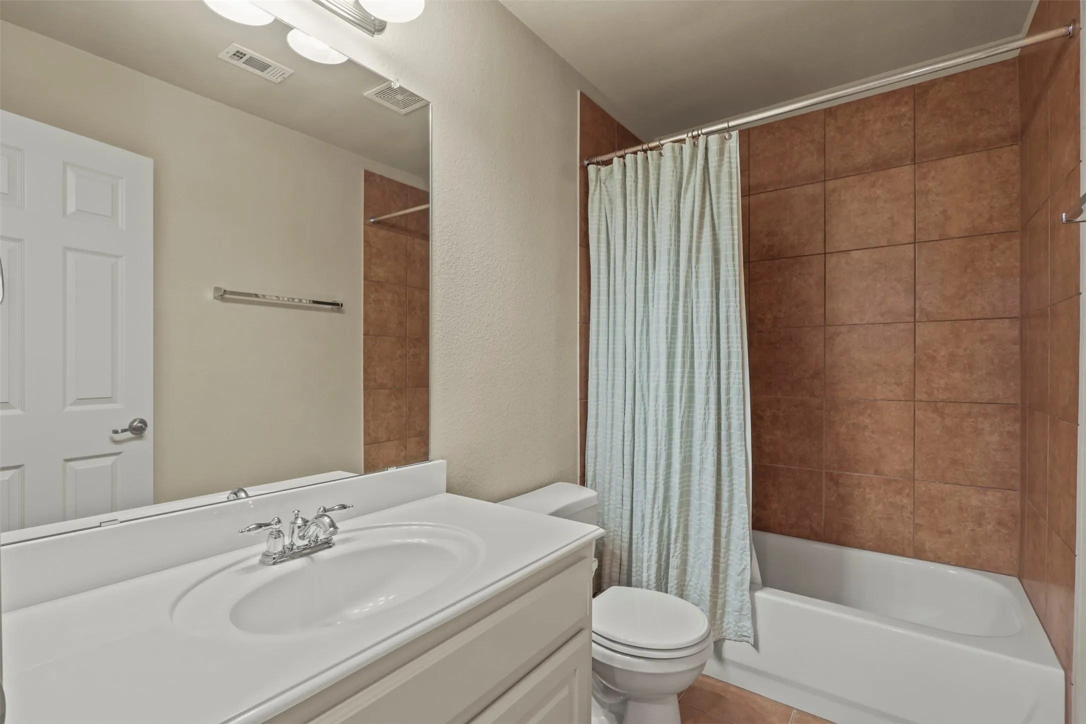 Townhouse For Sale in Collin County , 2388 Greymoore Drive, Frisco, Texas 75034, 4 Bedroom, 4 Bathroom, 2 Garage spaces, 3,017 Sqft, built in 2006, mls#21202861, Real Estate Agent in Frisco, Homes For Sale in Collin county, Homes For Sale in Frisco, Realtor in Frisco Texas, Real Estate Brokerage Independent Realty Texas, Luminita Cordes Realtor
