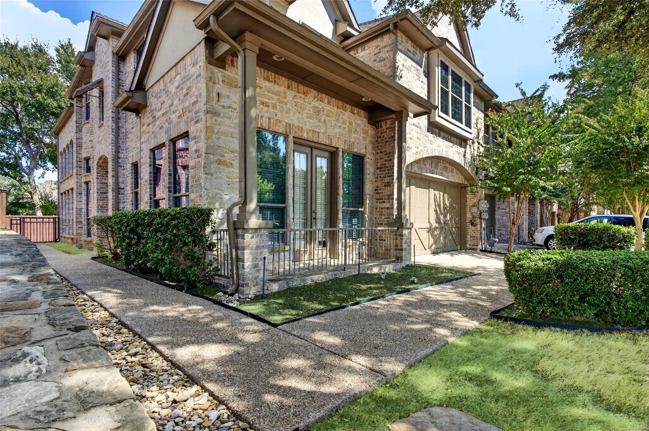 Townhouse For Sale in Collin County , 2388 Greymoore Drive, Frisco, Texas 75034, 4 Bedroom, 4 Bathroom, 2 Garage spaces, 3,017 Sqft, built in 2006, mls#21202861, Real Estate Agent in Frisco, Homes For Sale in Collin county, Homes For Sale in Frisco, Realtor in Frisco Texas, Real Estate Brokerage Independent Realty Texas, Luminita Cordes Realtor