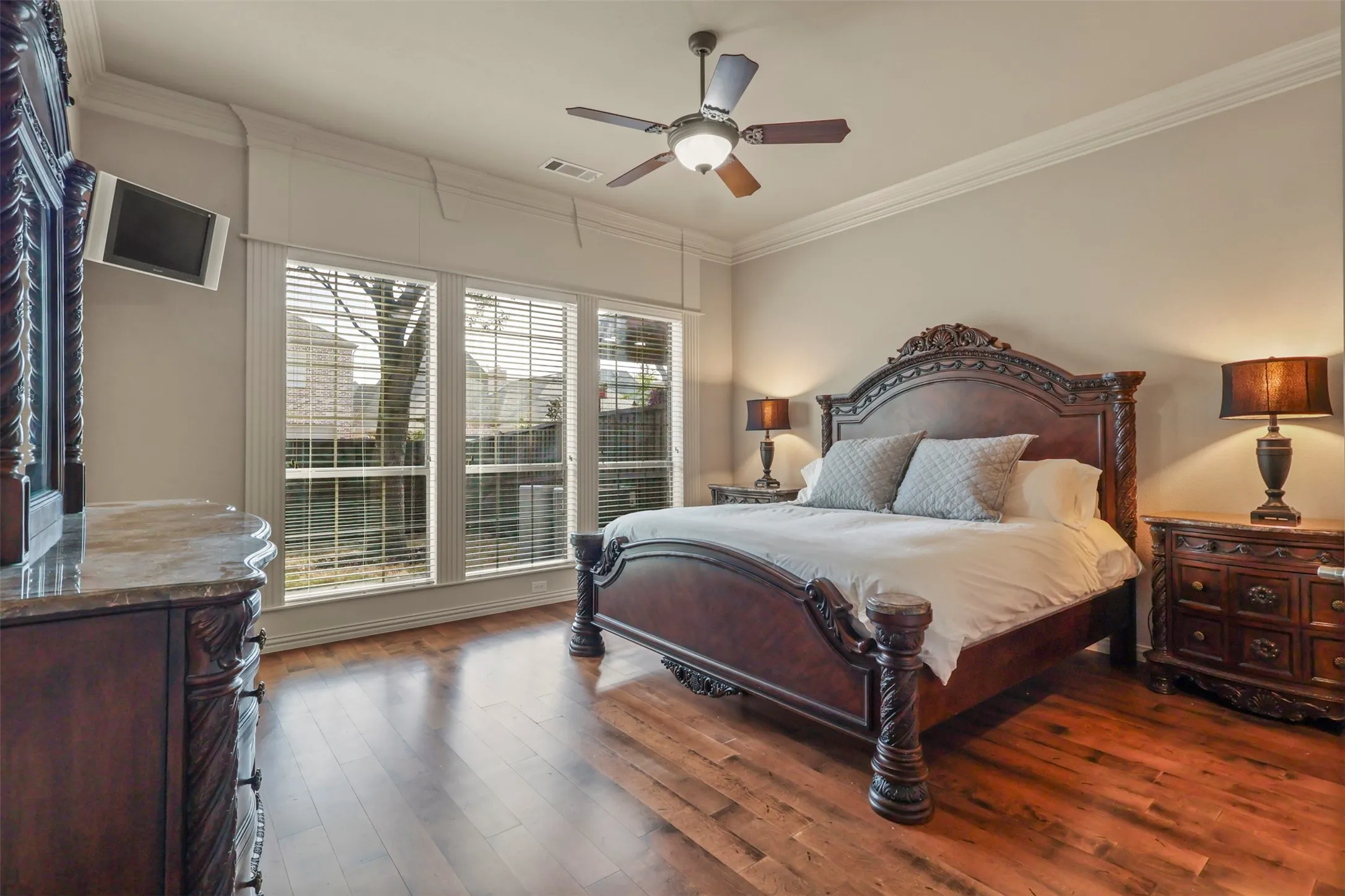 Townhouse For Sale in Collin County , 2388 Greymoore Drive, Frisco, Texas 75034, 4 Bedroom, 4 Bathroom, 2 Garage spaces, 3,017 Sqft, built in 2006, mls#21202861, Real Estate Agent in Frisco, Homes For Sale in Collin county, Homes For Sale in Frisco, Realtor in Frisco Texas, Real Estate Brokerage Independent Realty Texas, Luminita Cordes Realtor