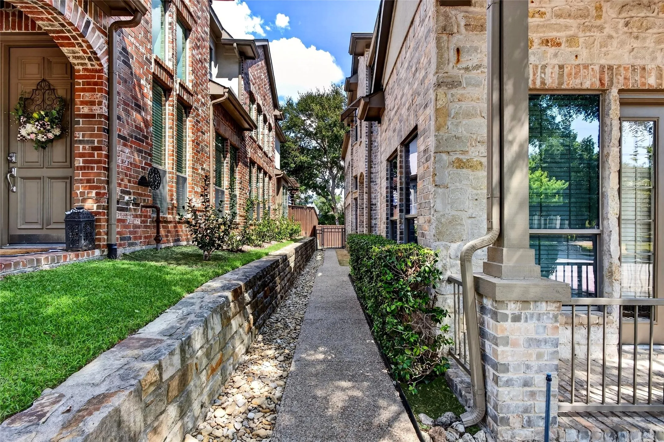 Townhouse For Sale in Collin County , 2388 Greymoore Drive, Frisco, Texas 75034, 4 Bedroom, 4 Bathroom, 2 Garage spaces, 3,017 Sqft, built in 2006, mls#21202861, Real Estate Agent in Frisco, Homes For Sale in Collin county, Homes For Sale in Frisco, Realtor in Frisco Texas, Real Estate Brokerage Independent Realty Texas, Luminita Cordes Realtor