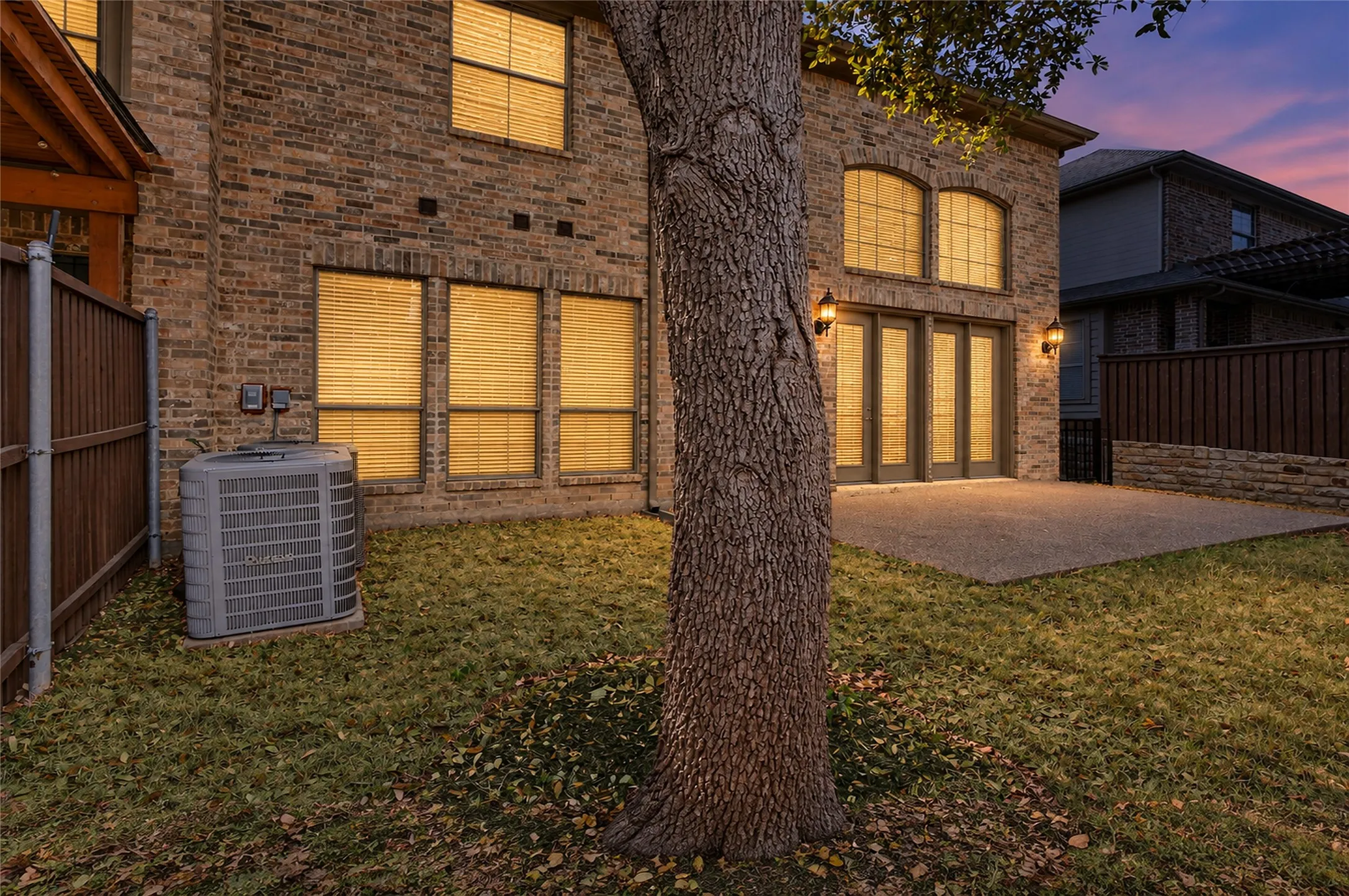 Townhouse For Sale in Collin County , 2388 Greymoore Drive, Frisco, Texas 75034, 4 Bedroom, 4 Bathroom, 2 Garage spaces, 3,017 Sqft, built in 2006, mls#21202861, Real Estate Agent in Frisco, Homes For Sale in Collin county, Homes For Sale in Frisco, Realtor in Frisco Texas, Real Estate Brokerage Independent Realty Texas, Luminita Cordes Realtor