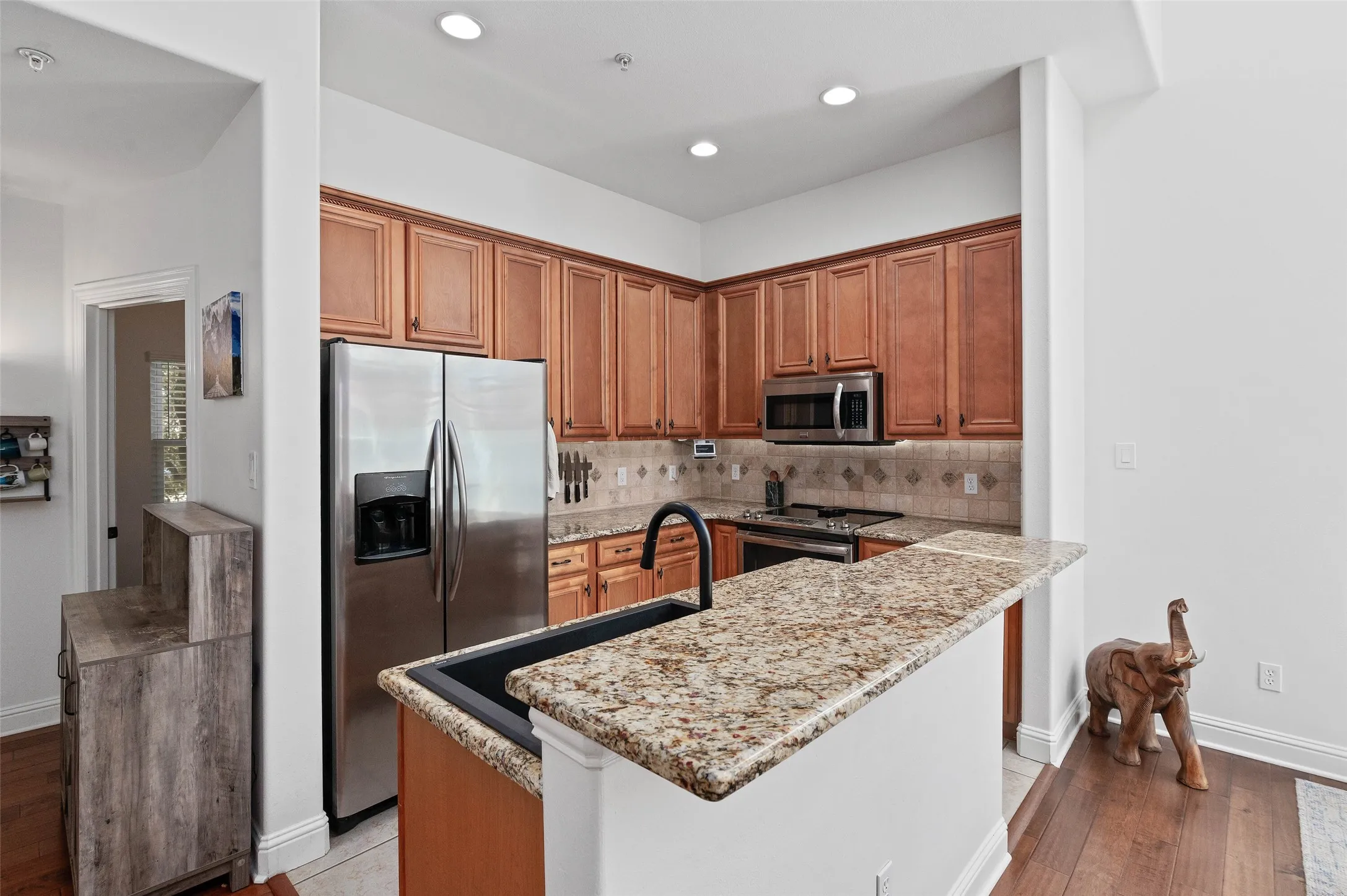 Condominium For Sale in Dallas County , 5609 Lindell Avenue 3, Dallas, Texas 75206, 2 Bedroom, 2 Bathroom, 2 Garage spaces, 1,596 Sqft, built in 2007, Preowned, mls#21212095, Real Estate Agent in Dallas, Homes For Sale in Dallas county, Homes For Sale in Dallas, Realtor in Dallas Texas, Real Estate Brokerage Independent Realty Texas, Luminita Cordes Realtor