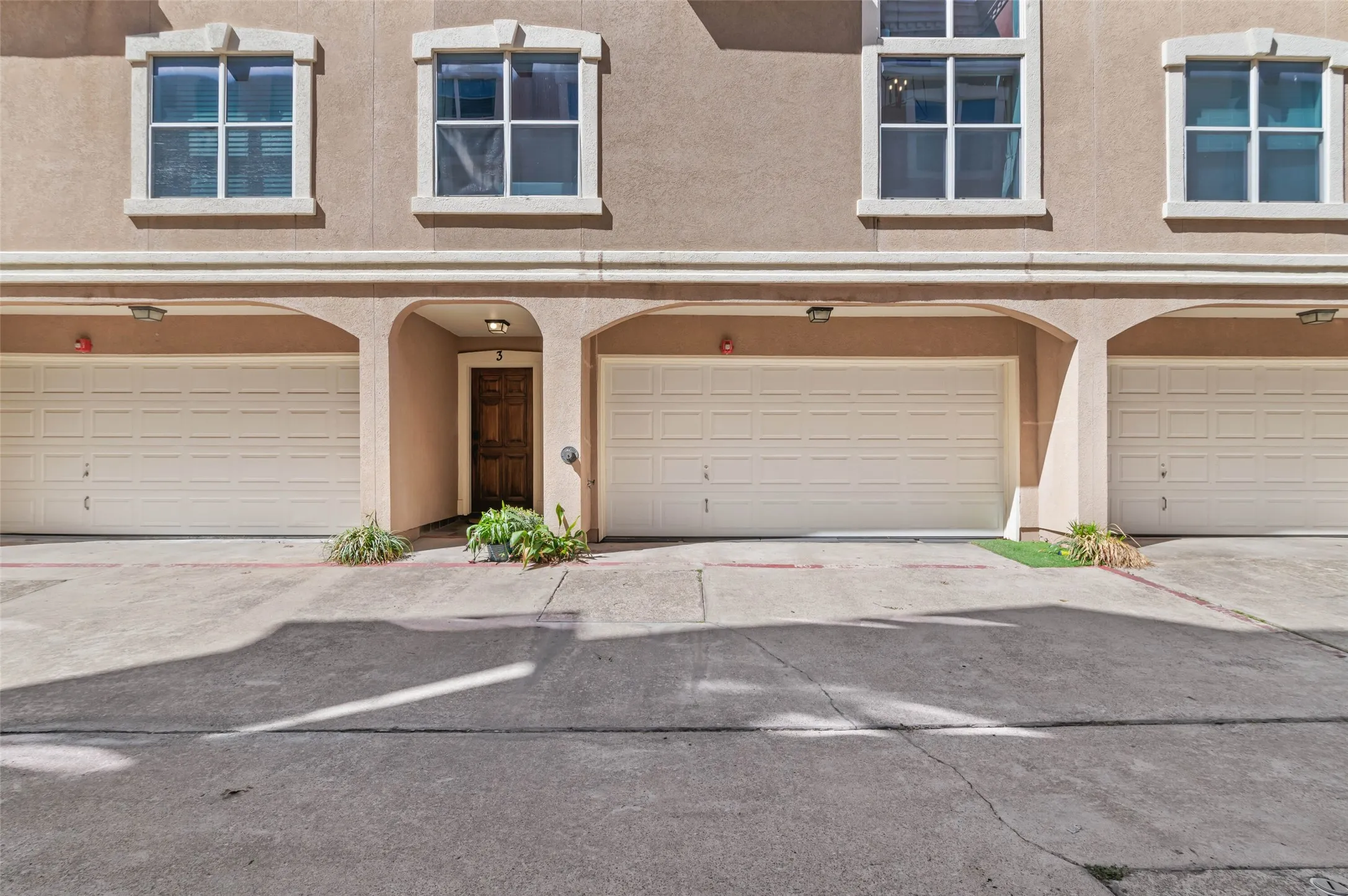 Condominium For Sale in Dallas County , 5609 Lindell Avenue 3, Dallas, Texas 75206, 2 Bedroom, 2 Bathroom, 2 Garage spaces, 1,596 Sqft, built in 2007, Preowned, mls#21212095, Real Estate Agent in Dallas, Homes For Sale in Dallas county, Homes For Sale in Dallas, Realtor in Dallas Texas, Real Estate Brokerage Independent Realty Texas, Luminita Cordes Realtor