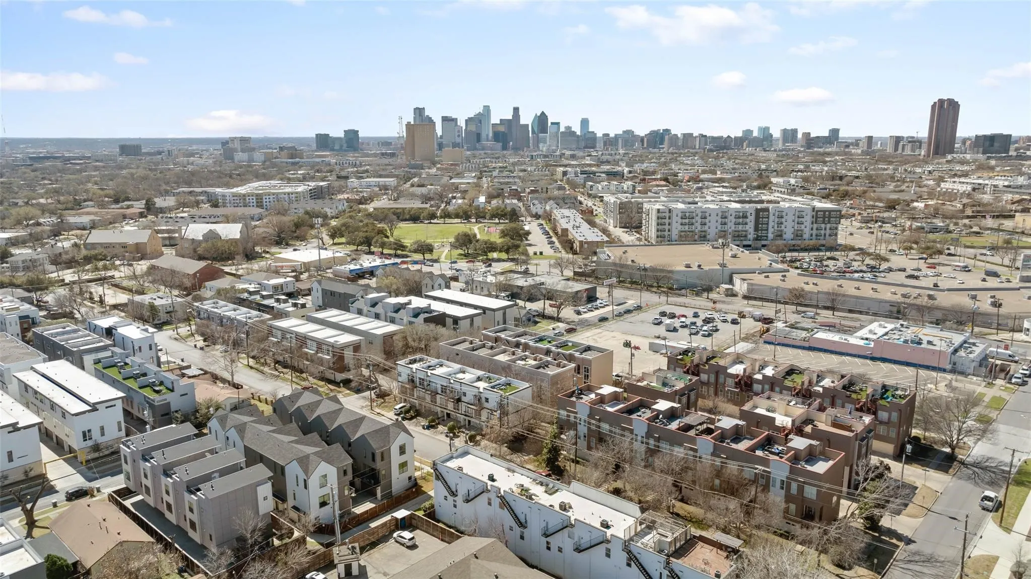 Condominium For Sale in Dallas County , 5609 Lindell Avenue 3, Dallas, Texas 75206, 2 Bedroom, 2 Bathroom, 2 Garage spaces, 1,596 Sqft, built in 2007, Preowned, mls#21212095, Real Estate Agent in Dallas, Homes For Sale in Dallas county, Homes For Sale in Dallas, Realtor in Dallas Texas, Real Estate Brokerage Independent Realty Texas, Luminita Cordes Realtor