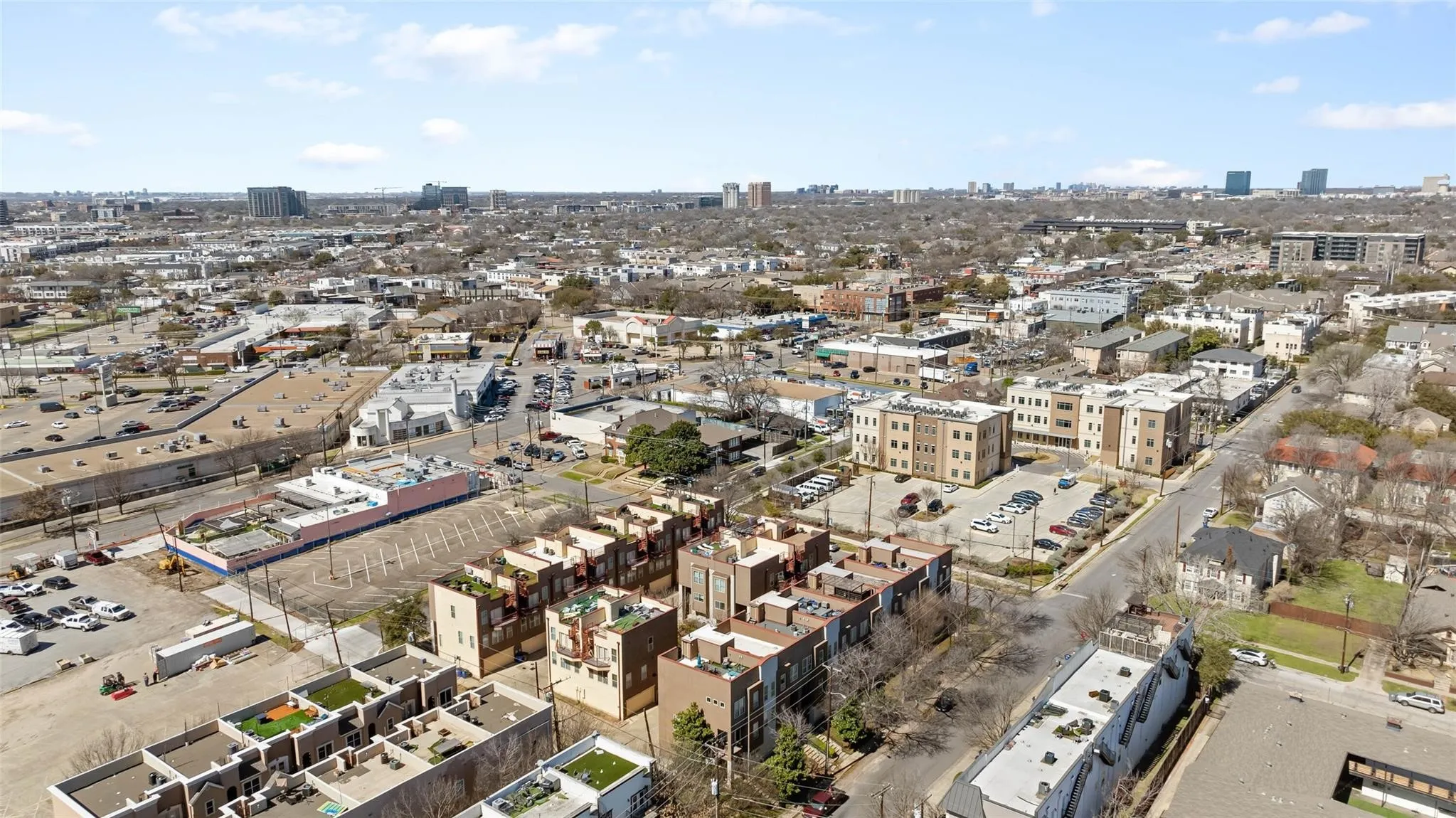 Condominium For Sale in Dallas County , 5609 Lindell Avenue 3, Dallas, Texas 75206, 2 Bedroom, 2 Bathroom, 2 Garage spaces, 1,596 Sqft, built in 2007, Preowned, mls#21212095, Real Estate Agent in Dallas, Homes For Sale in Dallas county, Homes For Sale in Dallas, Realtor in Dallas Texas, Real Estate Brokerage Independent Realty Texas, Luminita Cordes Realtor