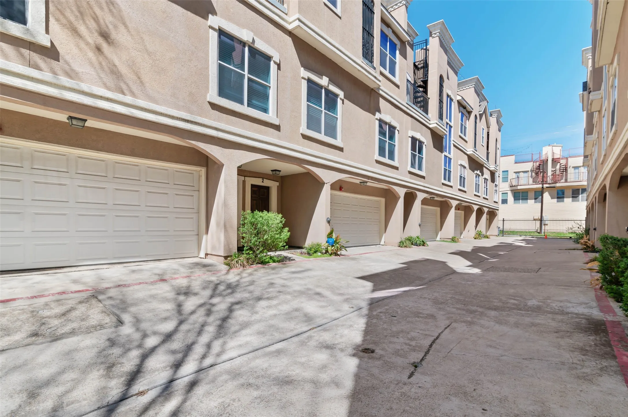 Condominium For Sale in Dallas County , 5609 Lindell Avenue 3, Dallas, Texas 75206, 2 Bedroom, 2 Bathroom, 2 Garage spaces, 1,596 Sqft, built in 2007, Preowned, mls#21212095, Real Estate Agent in Dallas, Homes For Sale in Dallas county, Homes For Sale in Dallas, Realtor in Dallas Texas, Real Estate Brokerage Independent Realty Texas, Luminita Cordes Realtor