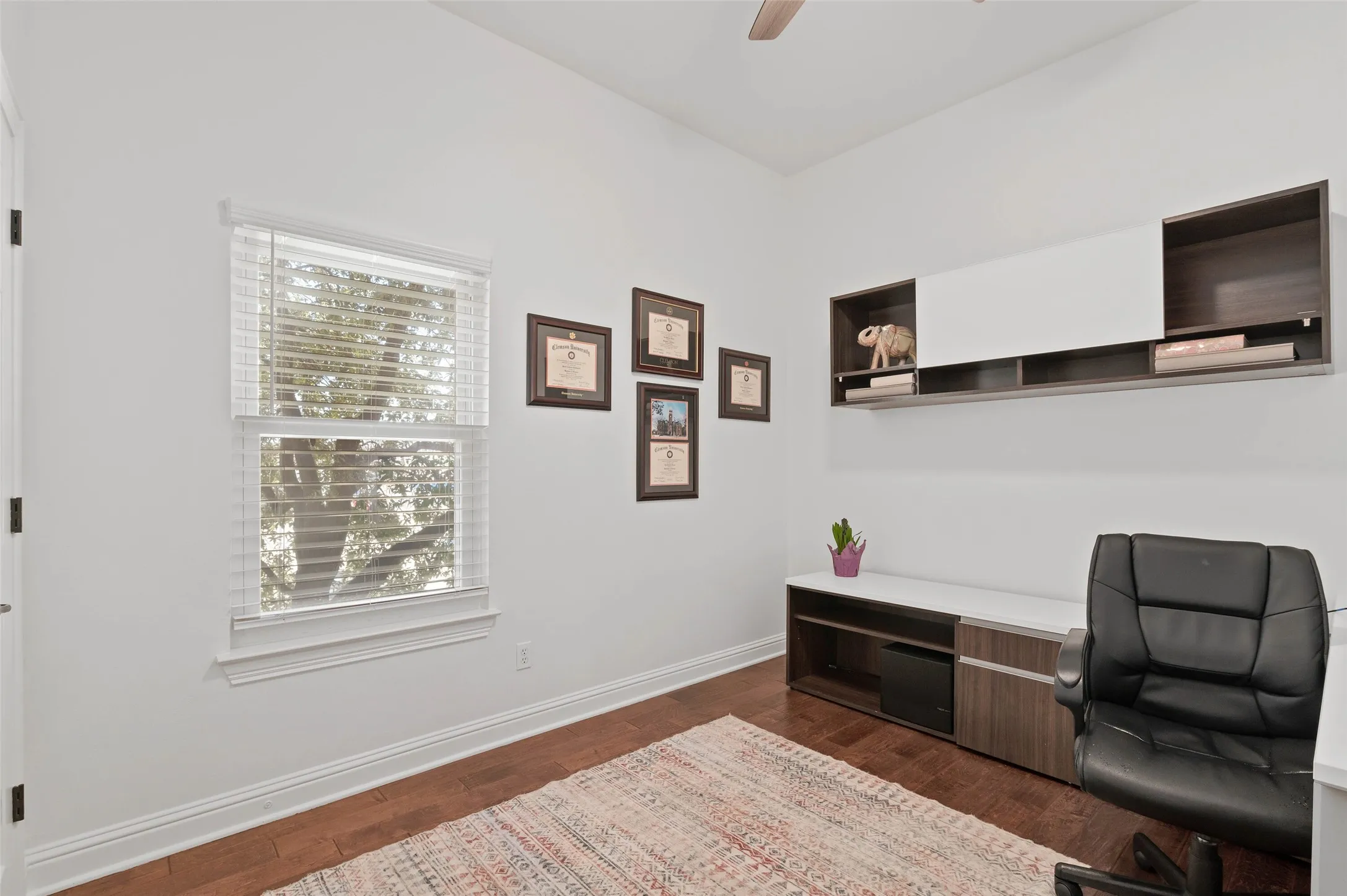 Condominium For Sale in Dallas County , 5609 Lindell Avenue 3, Dallas, Texas 75206, 2 Bedroom, 2 Bathroom, 2 Garage spaces, 1,596 Sqft, built in 2007, Preowned, mls#21212095, Real Estate Agent in Dallas, Homes For Sale in Dallas county, Homes For Sale in Dallas, Realtor in Dallas Texas, Real Estate Brokerage Independent Realty Texas, Luminita Cordes Realtor