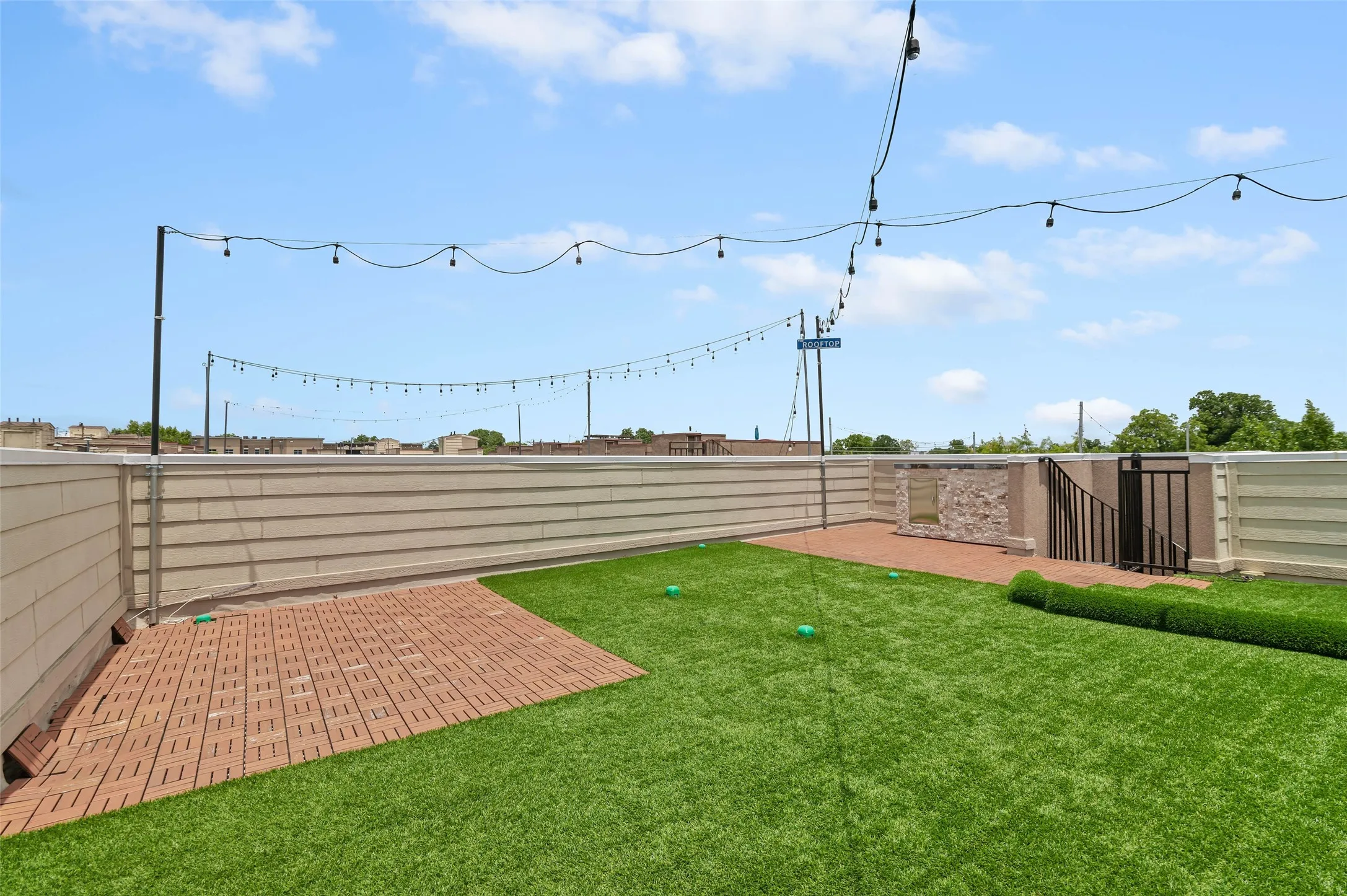 Condominium For Sale in Dallas County , 5609 Lindell Avenue 3, Dallas, Texas 75206, 2 Bedroom, 2 Bathroom, 2 Garage spaces, 1,596 Sqft, built in 2007, Preowned, mls#21212095, Real Estate Agent in Dallas, Homes For Sale in Dallas county, Homes For Sale in Dallas, Realtor in Dallas Texas, Real Estate Brokerage Independent Realty Texas, Luminita Cordes Realtor
