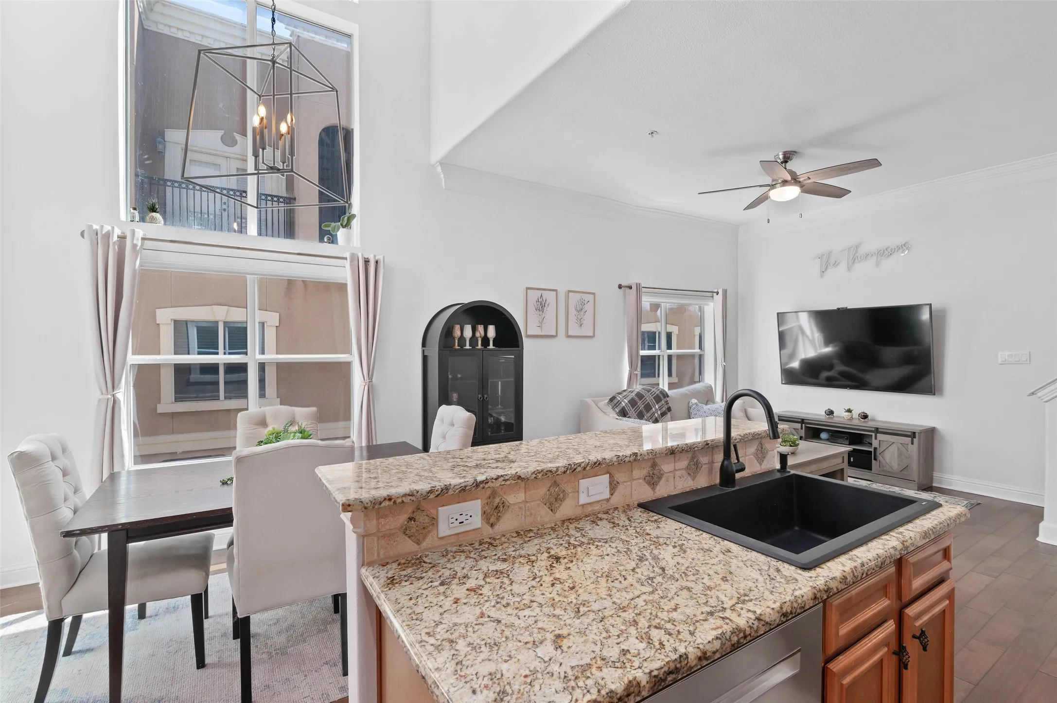 Condominium For Sale in Dallas County , 5609 Lindell Avenue 3, Dallas, Texas 75206, 2 Bedroom, 2 Bathroom, 2 Garage spaces, 1,596 Sqft, built in 2007, Preowned, mls#21212095, Real Estate Agent in Dallas, Homes For Sale in Dallas county, Homes For Sale in Dallas, Realtor in Dallas Texas, Real Estate Brokerage Independent Realty Texas, Luminita Cordes Realtor