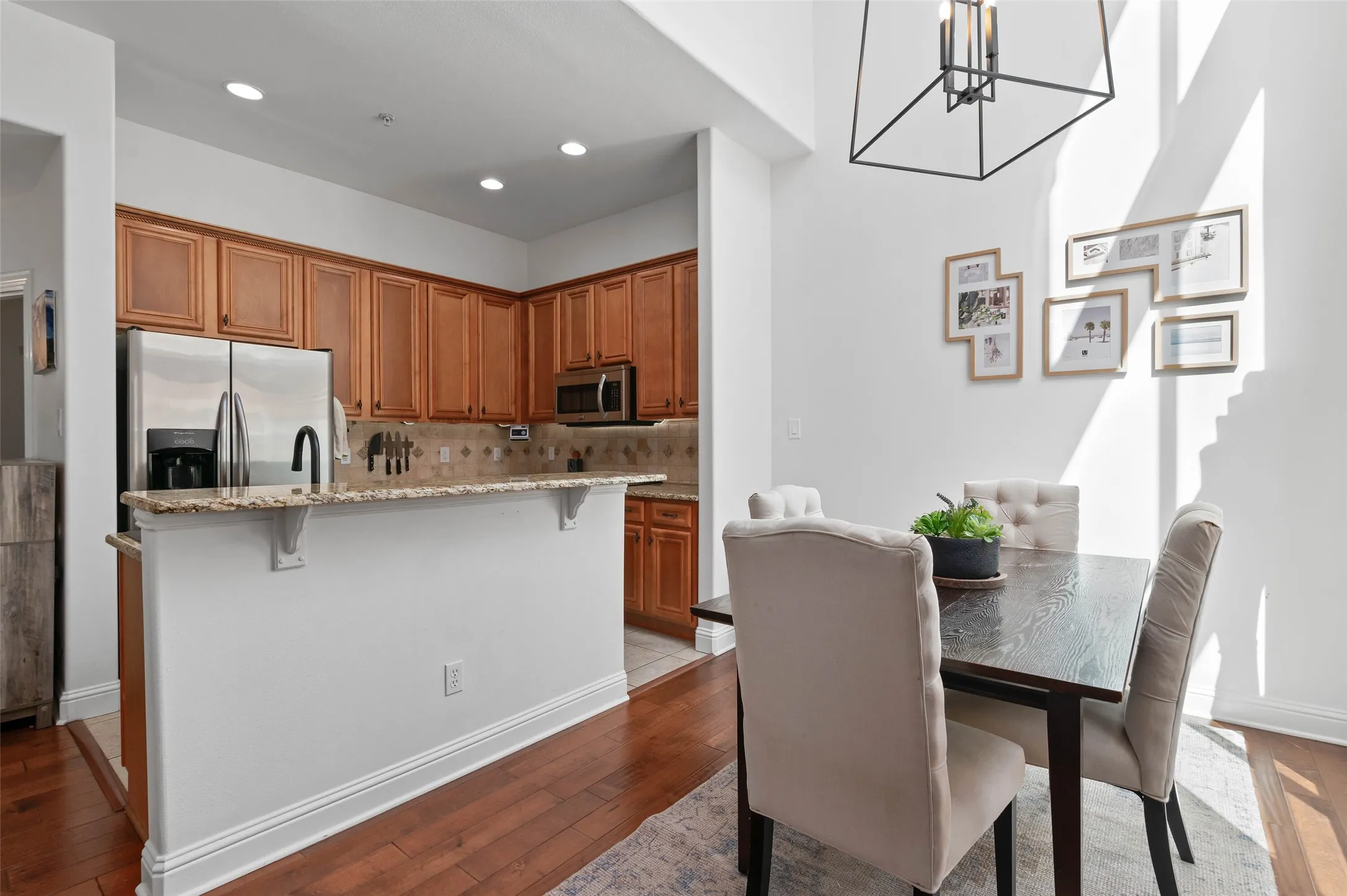 Condominium For Sale in Dallas County , 5609 Lindell Avenue 3, Dallas, Texas 75206, 2 Bedroom, 2 Bathroom, 2 Garage spaces, 1,596 Sqft, built in 2007, Preowned, mls#21212095, Real Estate Agent in Dallas, Homes For Sale in Dallas county, Homes For Sale in Dallas, Realtor in Dallas Texas, Real Estate Brokerage Independent Realty Texas, Luminita Cordes Realtor