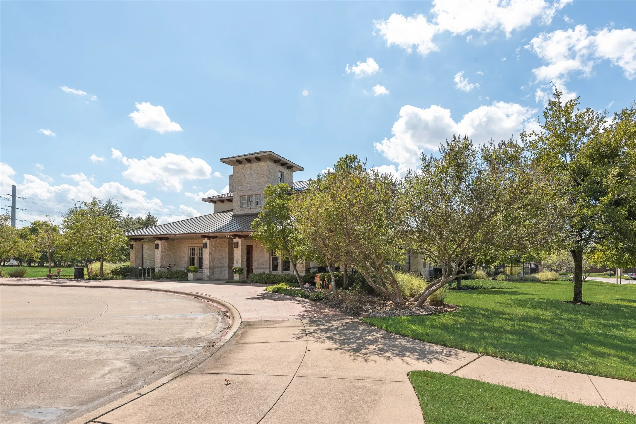 Single Family Residence For Sale in Rockwall County , 813 Horton Street, Fate, Texas 75189, 4 Bedroom, 3 Bathroom, 2 Garage spaces, 2,171 Sqft, built in 2019, Preowned, mls#21213153, Real Estate Agent in Fate, Homes For Sale in Rockwall county, Homes For Sale in Fate, Realtor in Fate Texas, Real Estate Brokerage Independent Realty Texas, Luminita Cordes Realtor