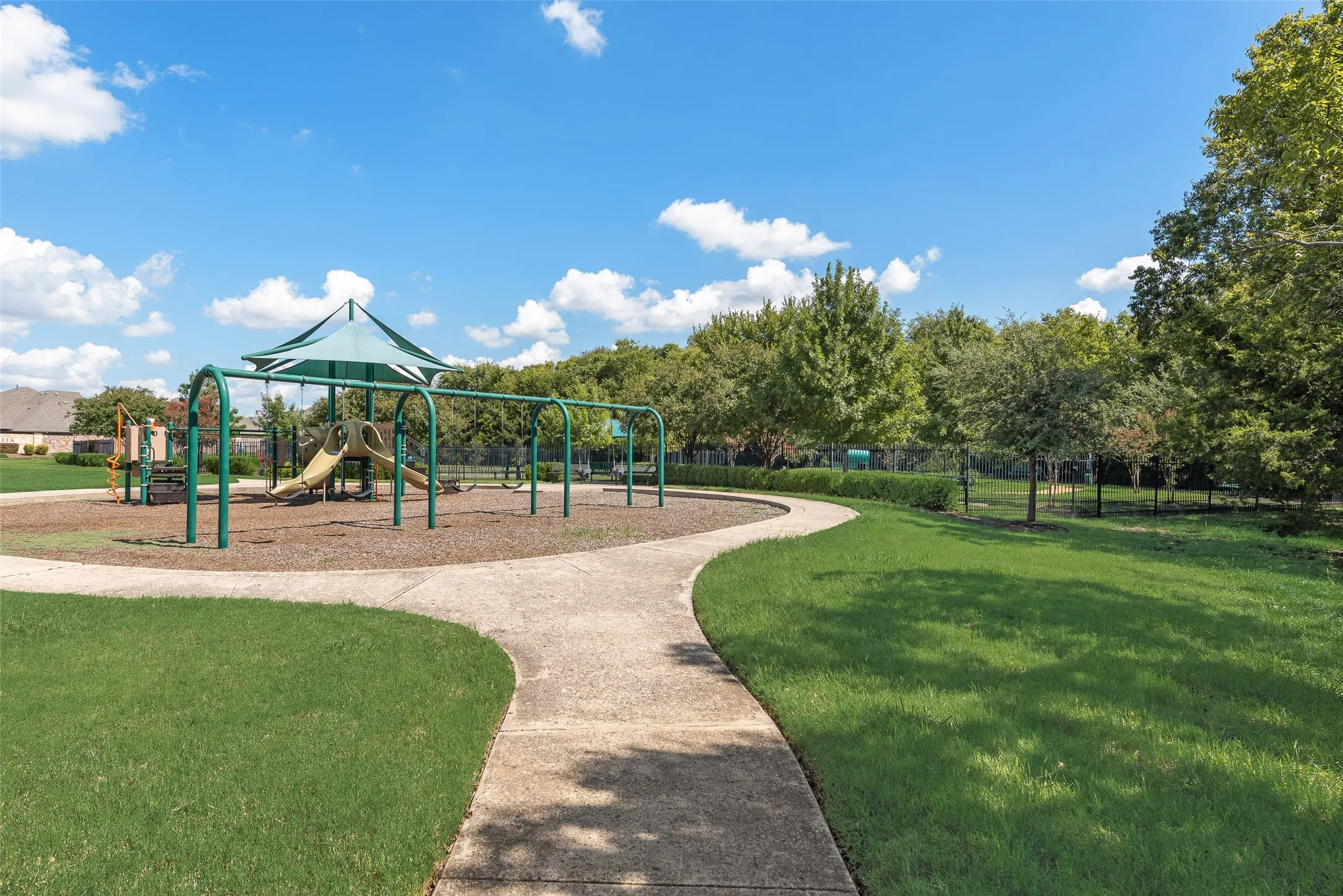 Single Family Residence For Sale in Rockwall County , 813 Horton Street, Fate, Texas 75189, 4 Bedroom, 3 Bathroom, 2 Garage spaces, 2,171 Sqft, built in 2019, Preowned, mls#21213153, Real Estate Agent in Fate, Homes For Sale in Rockwall county, Homes For Sale in Fate, Realtor in Fate Texas, Real Estate Brokerage Independent Realty Texas, Luminita Cordes Realtor
