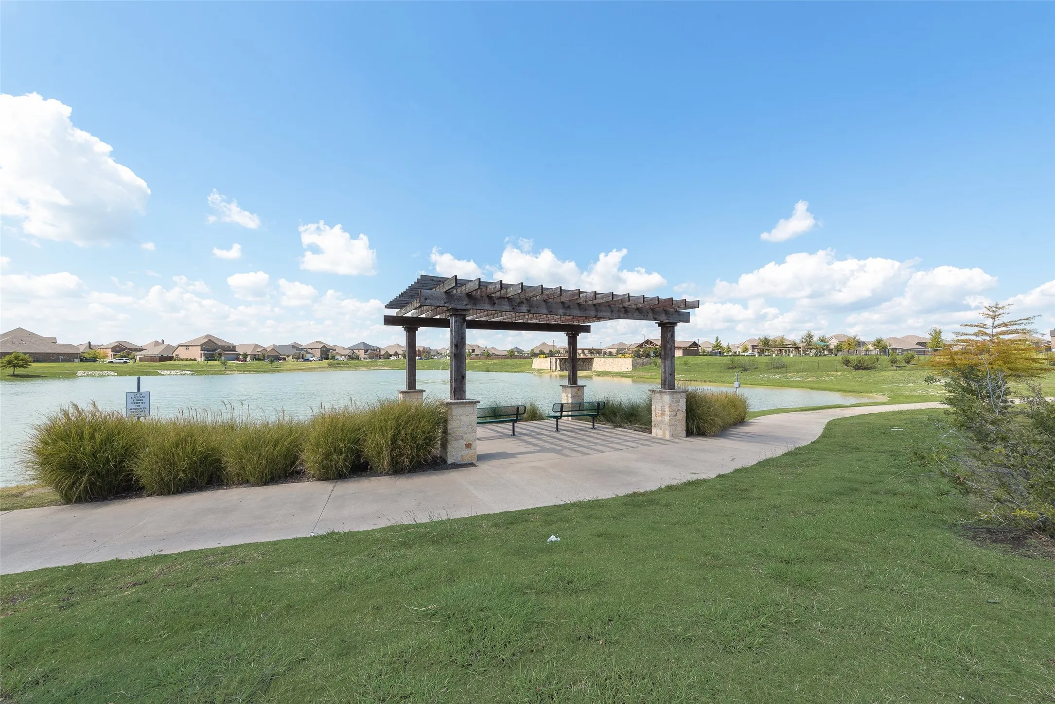 Single Family Residence For Sale in Rockwall County , 813 Horton Street, Fate, Texas 75189, 4 Bedroom, 3 Bathroom, 2 Garage spaces, 2,171 Sqft, built in 2019, Preowned, mls#21213153, Real Estate Agent in Fate, Homes For Sale in Rockwall county, Homes For Sale in Fate, Realtor in Fate Texas, Real Estate Brokerage Independent Realty Texas, Luminita Cordes Realtor