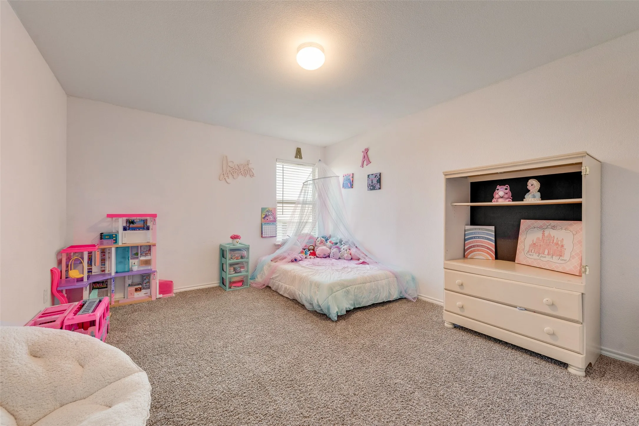 Single Family Residence For Sale in Rockwall County , 813 Horton Street, Fate, Texas 75189, 4 Bedroom, 3 Bathroom, 2 Garage spaces, 2,171 Sqft, built in 2019, Preowned, mls#21213153, Real Estate Agent in Fate, Homes For Sale in Rockwall county, Homes For Sale in Fate, Realtor in Fate Texas, Real Estate Brokerage Independent Realty Texas, Luminita Cordes Realtor