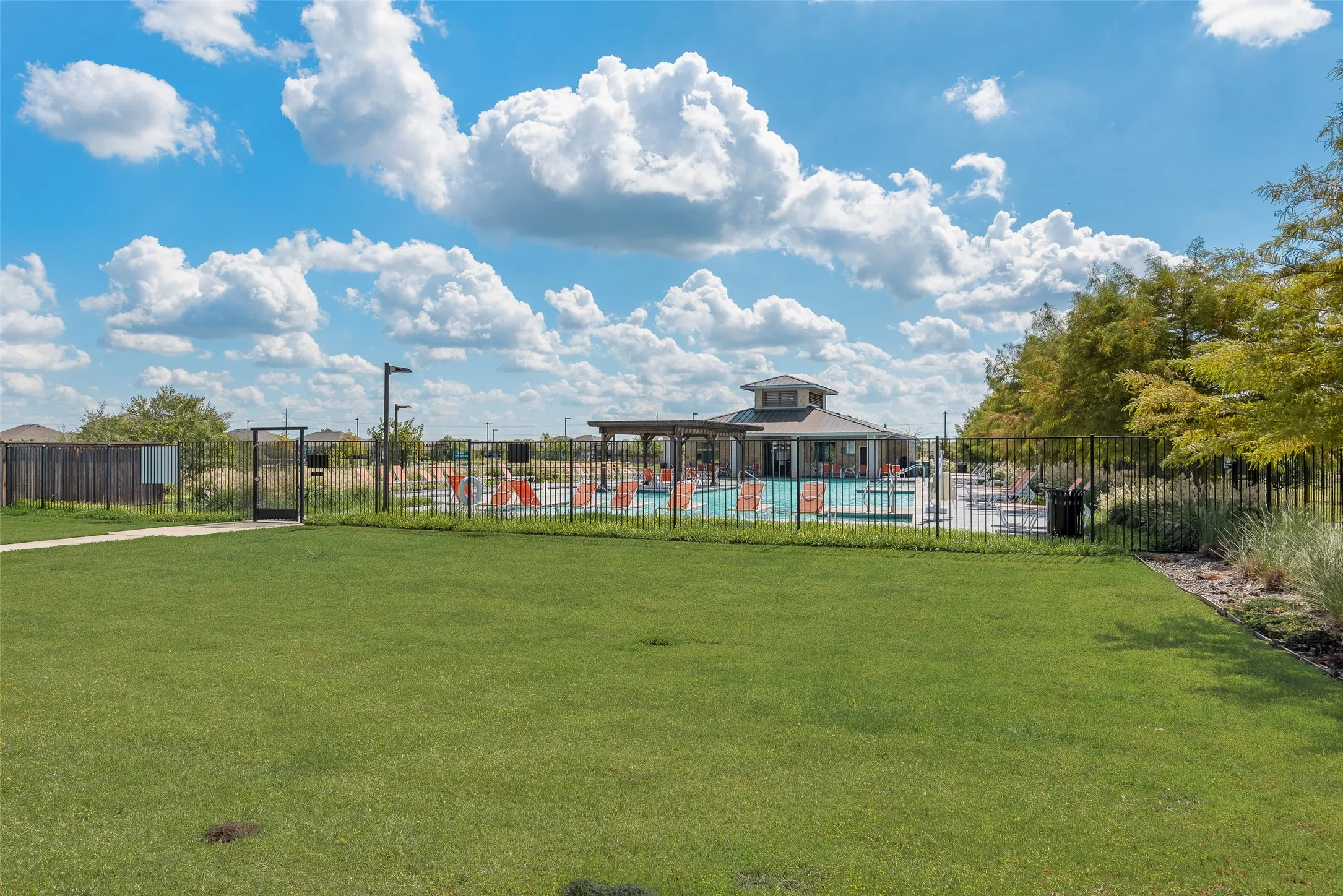 Single Family Residence For Sale in Rockwall County , 813 Horton Street, Fate, Texas 75189, 4 Bedroom, 3 Bathroom, 2 Garage spaces, 2,171 Sqft, built in 2019, Preowned, mls#21213153, Real Estate Agent in Fate, Homes For Sale in Rockwall county, Homes For Sale in Fate, Realtor in Fate Texas, Real Estate Brokerage Independent Realty Texas, Luminita Cordes Realtor
