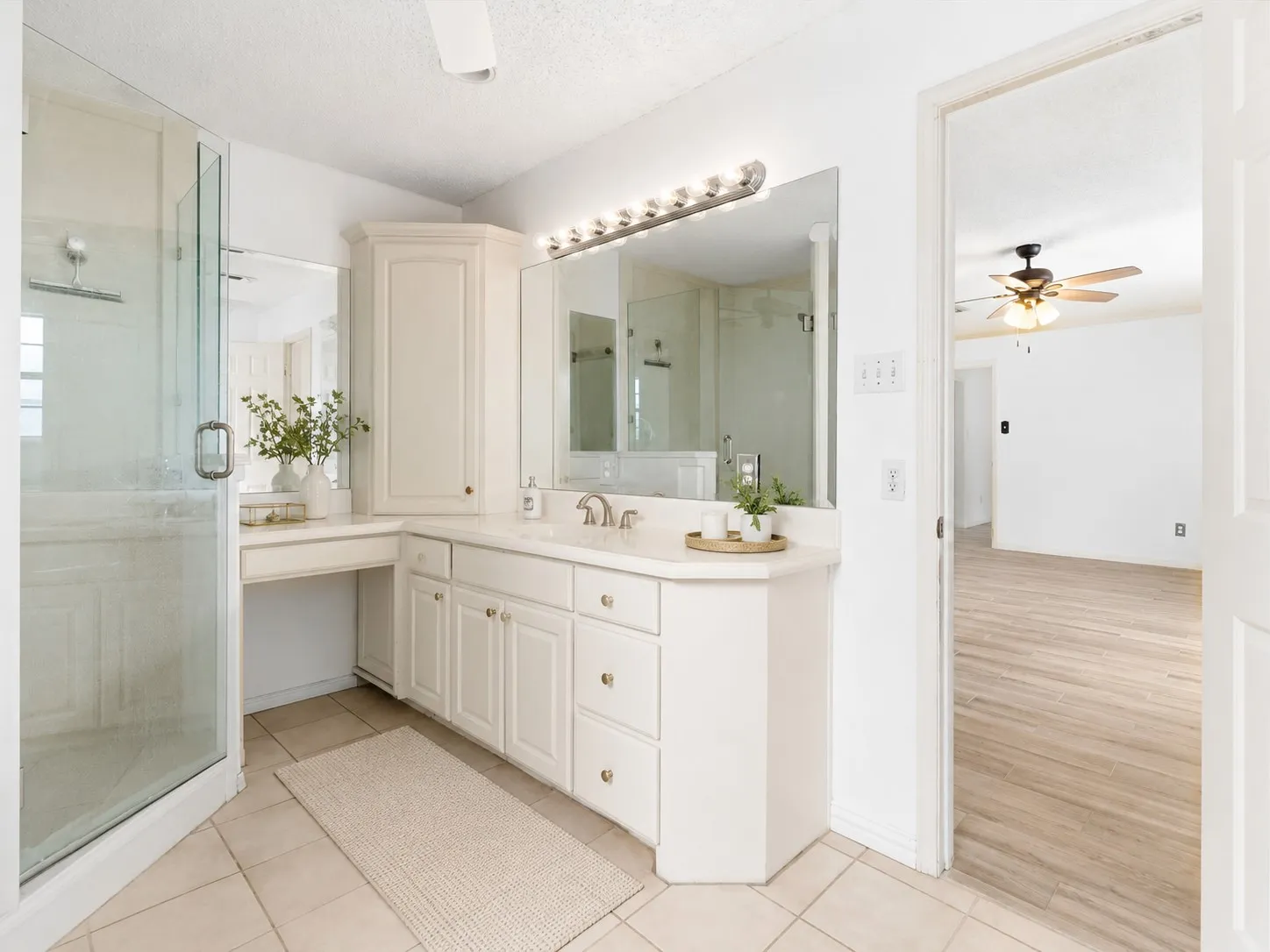 Single Family Residence For Sale in Parker County , 408 Canyon Trail Road, Weatherford, Texas 76087, 4 Bedroom, 3 Bathroom, 2 Garage spaces, 2,396 Sqft, built in 1978, Preowned, mls#21213032, Real Estate Agent in Weatherford, Homes For Sale in Parker county, Homes For Sale in Weatherford, Realtor in Weatherford Texas, Real Estate Brokerage Independent Realty Texas, Luminita Cordes Realtor