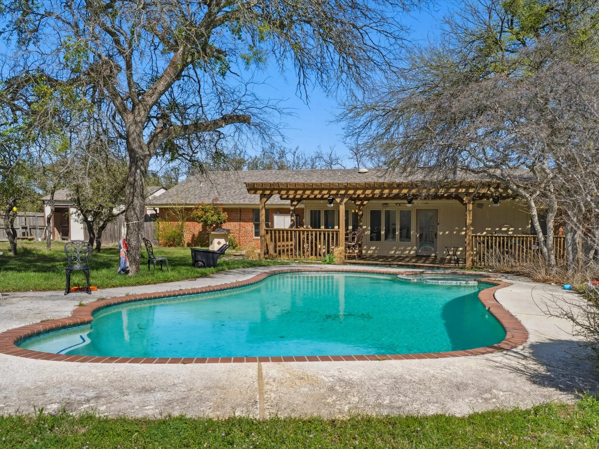 Single Family Residence For Sale in Parker County , 408 Canyon Trail Road, Weatherford, Texas 76087, 4 Bedroom, 3 Bathroom, 2 Garage spaces, 2,396 Sqft, built in 1978, Preowned, mls#21213032, Real Estate Agent in Weatherford, Homes For Sale in Parker county, Homes For Sale in Weatherford, Realtor in Weatherford Texas, Real Estate Brokerage Independent Realty Texas, Luminita Cordes Realtor