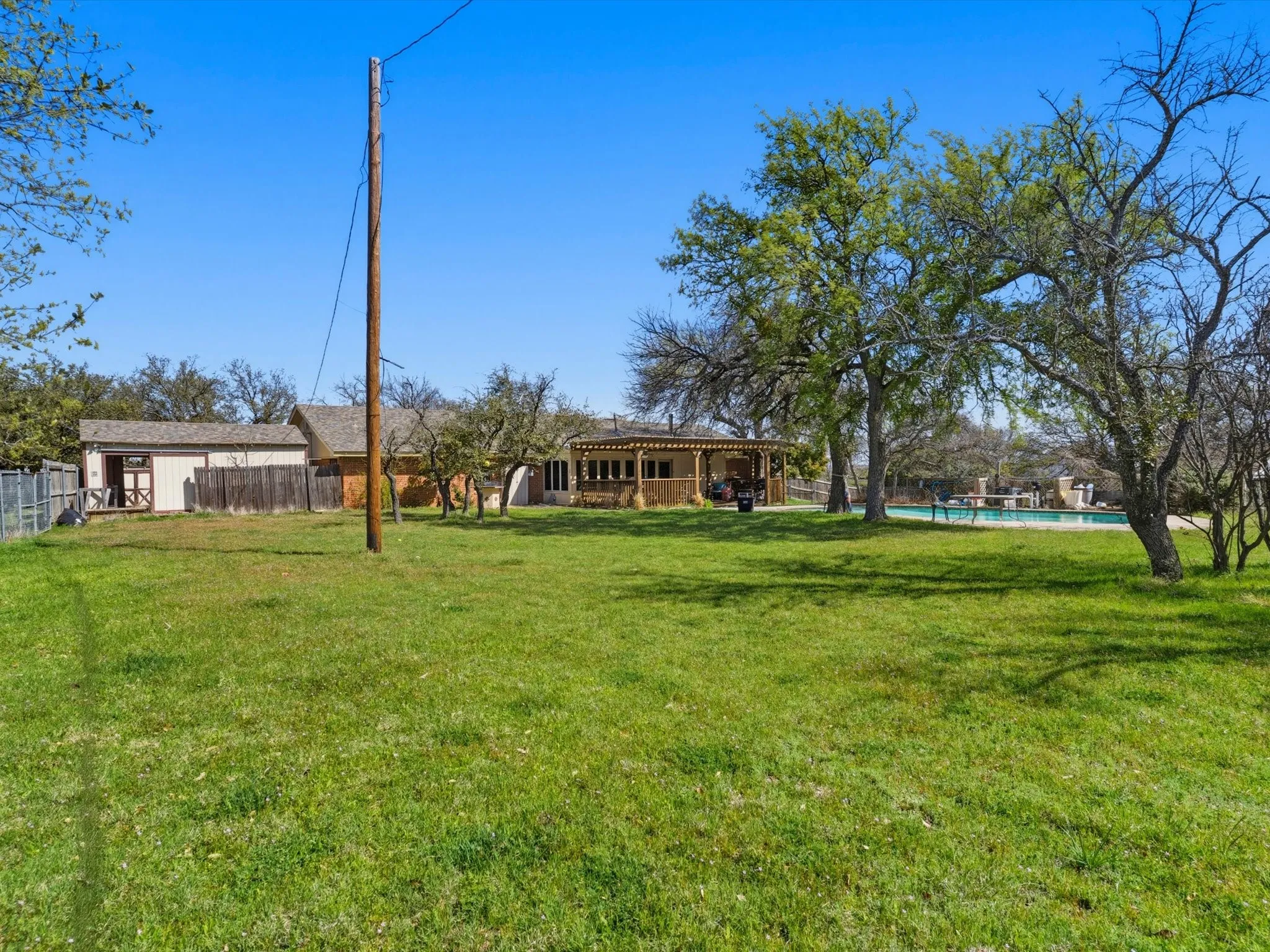 Single Family Residence For Sale in Parker County , 408 Canyon Trail Road, Weatherford, Texas 76087, 4 Bedroom, 3 Bathroom, 2 Garage spaces, 2,396 Sqft, built in 1978, Preowned, mls#21213032, Real Estate Agent in Weatherford, Homes For Sale in Parker county, Homes For Sale in Weatherford, Realtor in Weatherford Texas, Real Estate Brokerage Independent Realty Texas, Luminita Cordes Realtor
