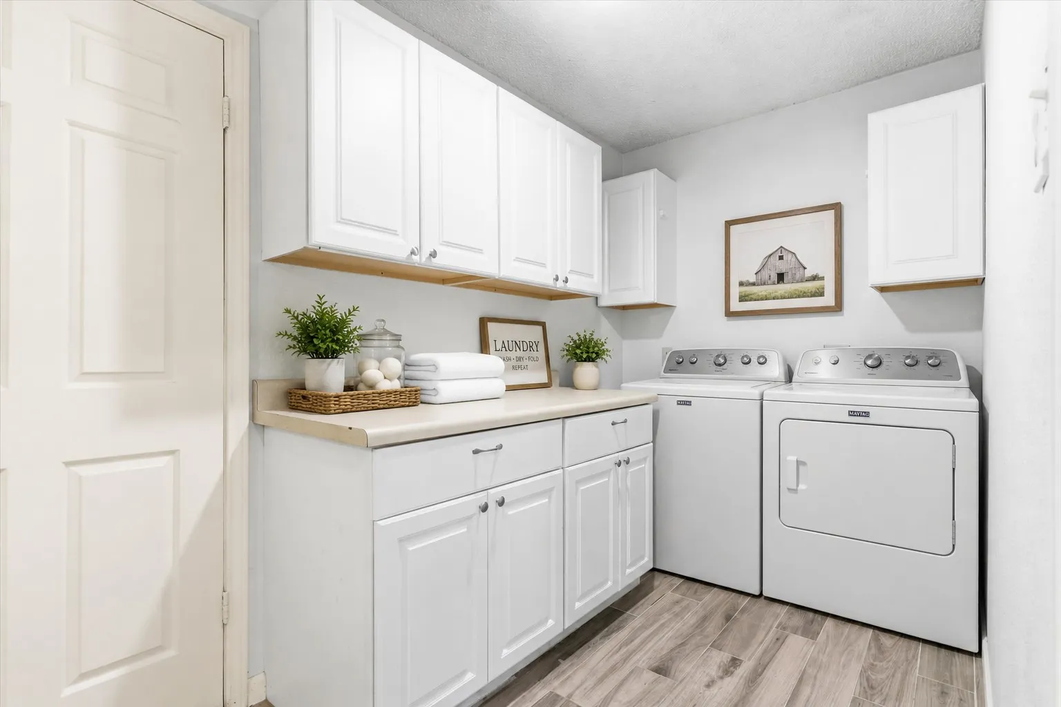 Single Family Residence For Sale in Parker County , 408 Canyon Trail Road, Weatherford, Texas 76087, 4 Bedroom, 3 Bathroom, 2 Garage spaces, 2,396 Sqft, built in 1978, Preowned, mls#21213032, Real Estate Agent in Weatherford, Homes For Sale in Parker county, Homes For Sale in Weatherford, Realtor in Weatherford Texas, Real Estate Brokerage Independent Realty Texas, Luminita Cordes Realtor