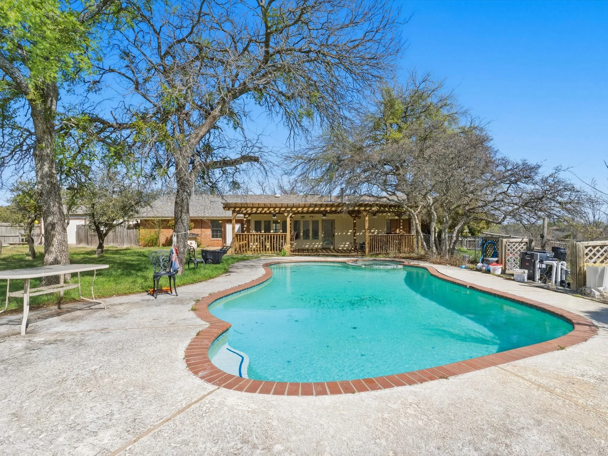 Single Family Residence For Sale in Parker County , 408 Canyon Trail Road, Weatherford, Texas 76087, 4 Bedroom, 3 Bathroom, 2 Garage spaces, 2,396 Sqft, built in 1978, Preowned, mls#21213032, Real Estate Agent in Weatherford, Homes For Sale in Parker county, Homes For Sale in Weatherford, Realtor in Weatherford Texas, Real Estate Brokerage Independent Realty Texas, Luminita Cordes Realtor