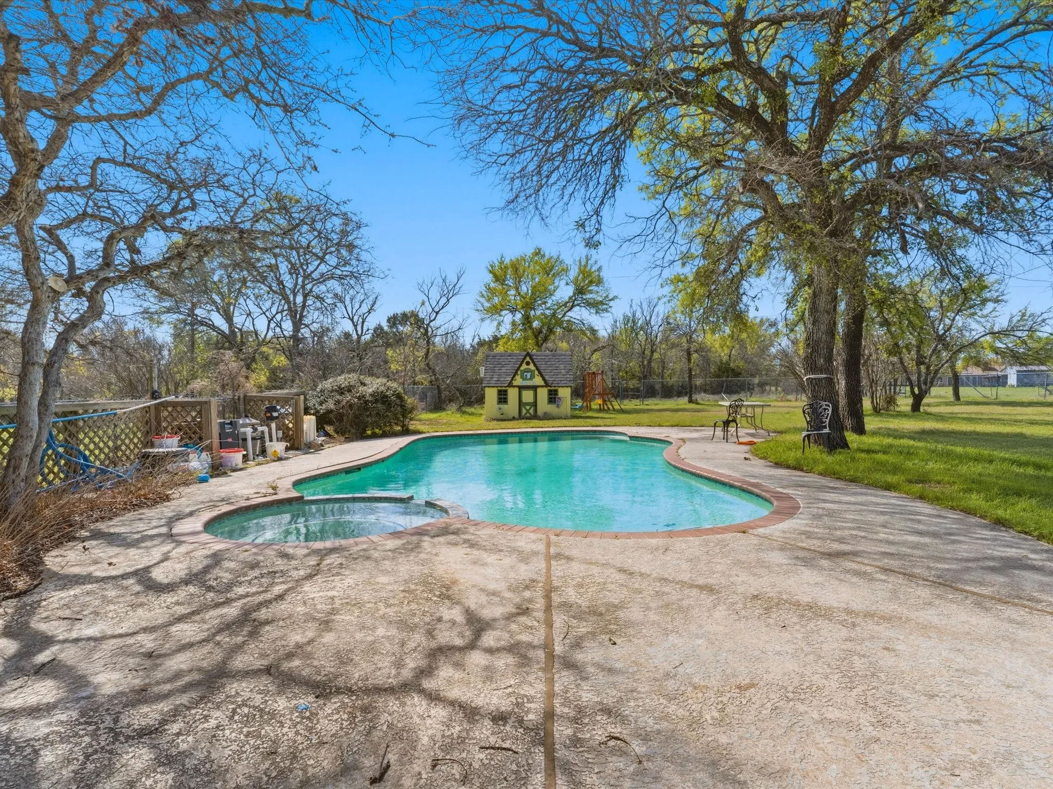 Single Family Residence For Sale in Parker County , 408 Canyon Trail Road, Weatherford, Texas 76087, 4 Bedroom, 3 Bathroom, 2 Garage spaces, 2,396 Sqft, built in 1978, Preowned, mls#21213032, Real Estate Agent in Weatherford, Homes For Sale in Parker county, Homes For Sale in Weatherford, Realtor in Weatherford Texas, Real Estate Brokerage Independent Realty Texas, Luminita Cordes Realtor
