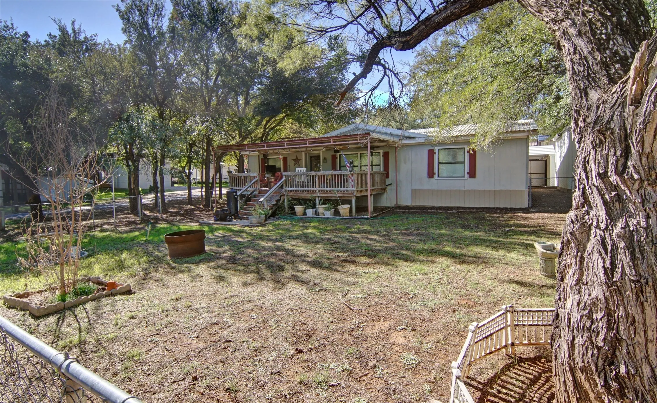 Manufactured Home For Sale in Palo Pinto County , 4812 Sunset Lane 36, Possum Kingdom Lake, Texas 76450, 3 Bedroom, 2 Bathroom, 2 Garage spaces, 1,456 Sqft, built in 1984, Preowned, mls#21212772, Real Estate Agent in Possum Kingdom Lake, Homes For Sale in Palo Pinto county, Homes For Sale in Possum Kingdom Lake, Realtor in Possum Kingdom Lake Texas, Real Estate Brokerage Independent Realty Texas, Luminita Cordes Realtor