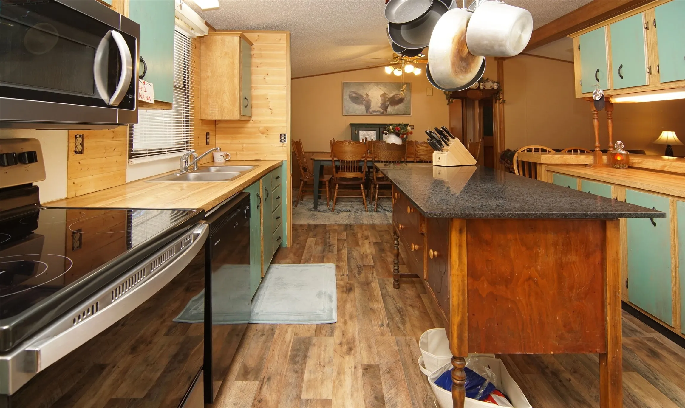 Manufactured Home For Sale in Palo Pinto County , 4812 Sunset Lane 36, Possum Kingdom Lake, Texas 76450, 3 Bedroom, 2 Bathroom, 2 Garage spaces, 1,456 Sqft, built in 1984, Preowned, mls#21212772, Real Estate Agent in Possum Kingdom Lake, Homes For Sale in Palo Pinto county, Homes For Sale in Possum Kingdom Lake, Realtor in Possum Kingdom Lake Texas, Real Estate Brokerage Independent Realty Texas, Luminita Cordes Realtor