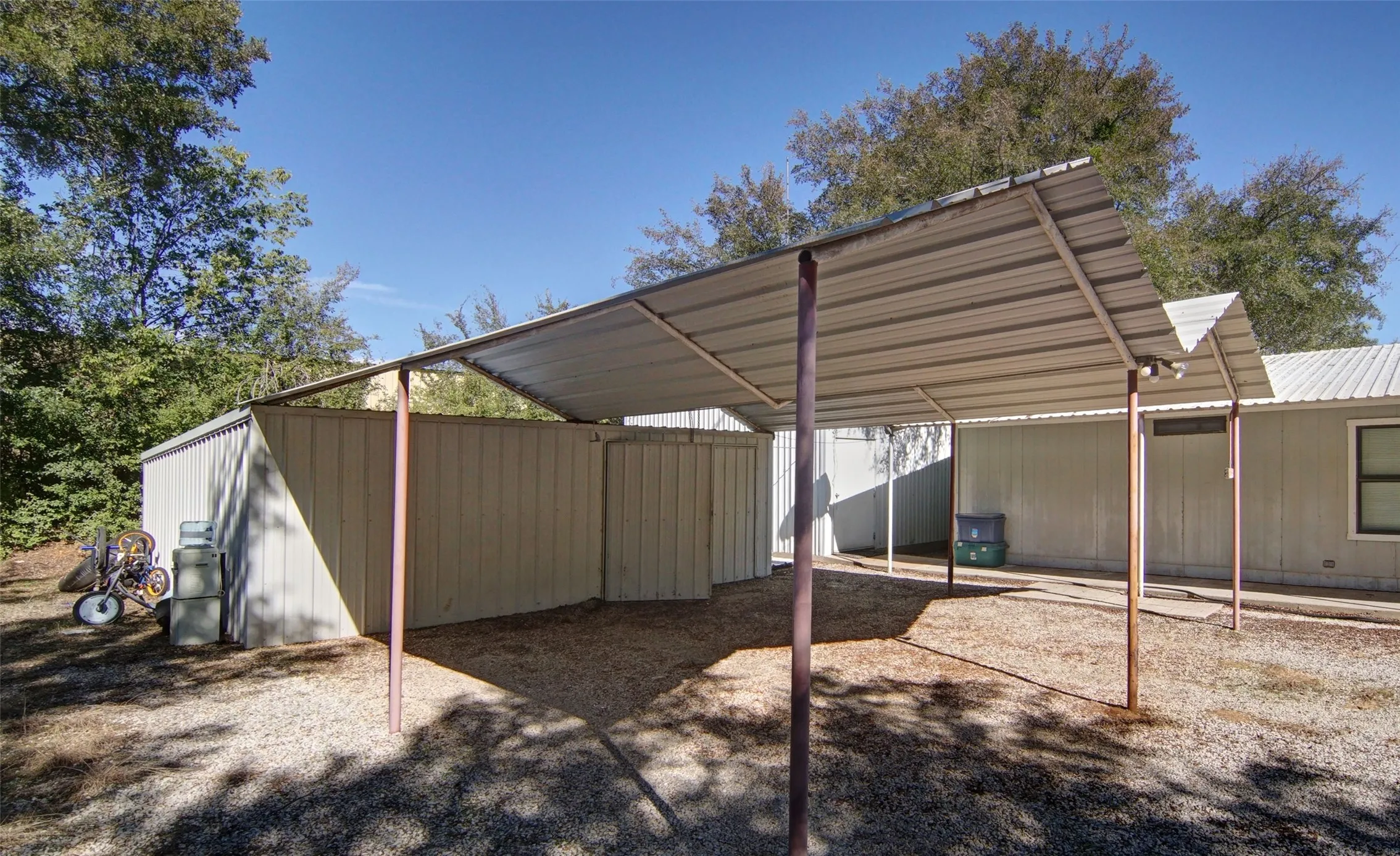 Manufactured Home For Sale in Palo Pinto County , 4812 Sunset Lane 36, Possum Kingdom Lake, Texas 76450, 3 Bedroom, 2 Bathroom, 2 Garage spaces, 1,456 Sqft, built in 1984, Preowned, mls#21212772, Real Estate Agent in Possum Kingdom Lake, Homes For Sale in Palo Pinto county, Homes For Sale in Possum Kingdom Lake, Realtor in Possum Kingdom Lake Texas, Real Estate Brokerage Independent Realty Texas, Luminita Cordes Realtor