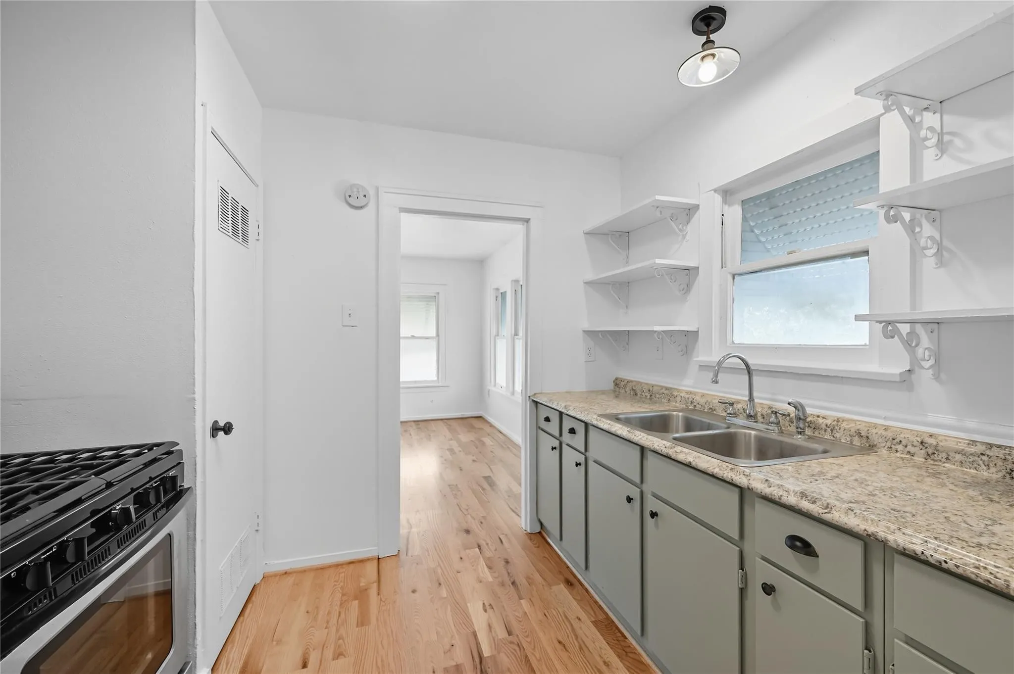 Triplex For Sale in Tarrant County , 2844 Travis Avenue, Fort Worth, Texas 76110, 6 Bedroom, 4 Bathroom, Garage spaces, 3,632 Sqft, built in 1922, mls#21205127, Real Estate Agent in Fort Worth, Homes For Sale in Tarrant county, Homes For Sale in Fort Worth, Realtor in Fort Worth Texas, Real Estate Brokerage Independent Realty Texas, Luminita Cordes Realtor