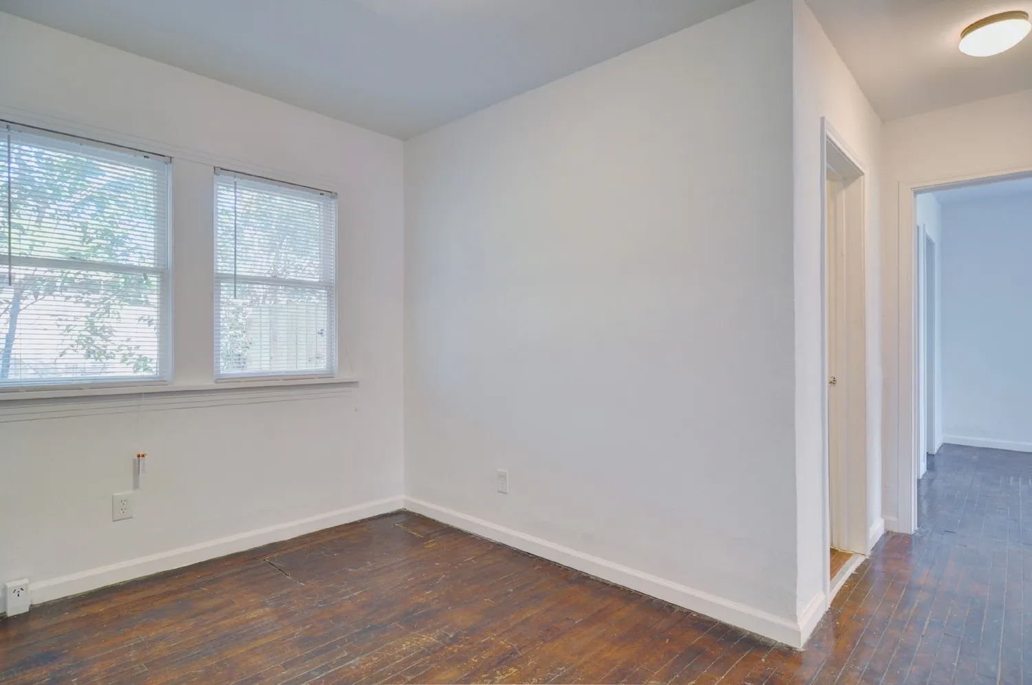 Triplex For Sale in Tarrant County , 2844 Travis Avenue, Fort Worth, Texas 76110, 6 Bedroom, 4 Bathroom, Garage spaces, 3,632 Sqft, built in 1922, mls#21205127, Real Estate Agent in Fort Worth, Homes For Sale in Tarrant county, Homes For Sale in Fort Worth, Realtor in Fort Worth Texas, Real Estate Brokerage Independent Realty Texas, Luminita Cordes Realtor