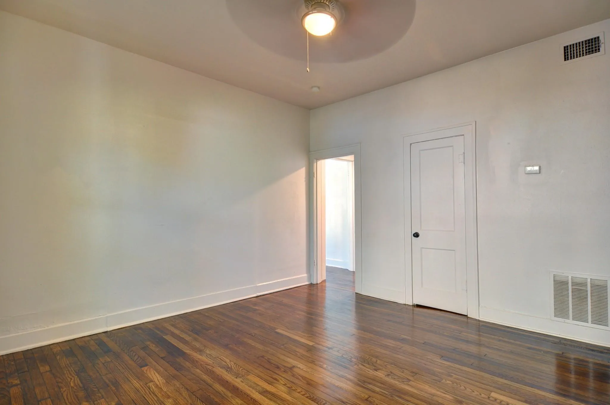 Triplex For Sale in Tarrant County , 2844 Travis Avenue, Fort Worth, Texas 76110, 6 Bedroom, 4 Bathroom, Garage spaces, 3,632 Sqft, built in 1922, mls#21205127, Real Estate Agent in Fort Worth, Homes For Sale in Tarrant county, Homes For Sale in Fort Worth, Realtor in Fort Worth Texas, Real Estate Brokerage Independent Realty Texas, Luminita Cordes Realtor