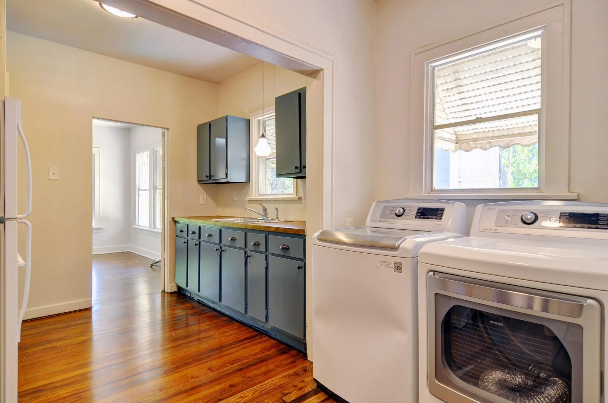 Triplex For Sale in Tarrant County , 2844 Travis Avenue, Fort Worth, Texas 76110, 6 Bedroom, 4 Bathroom, Garage spaces, 3,632 Sqft, built in 1922, mls#21205127, Real Estate Agent in Fort Worth, Homes For Sale in Tarrant county, Homes For Sale in Fort Worth, Realtor in Fort Worth Texas, Real Estate Brokerage Independent Realty Texas, Luminita Cordes Realtor