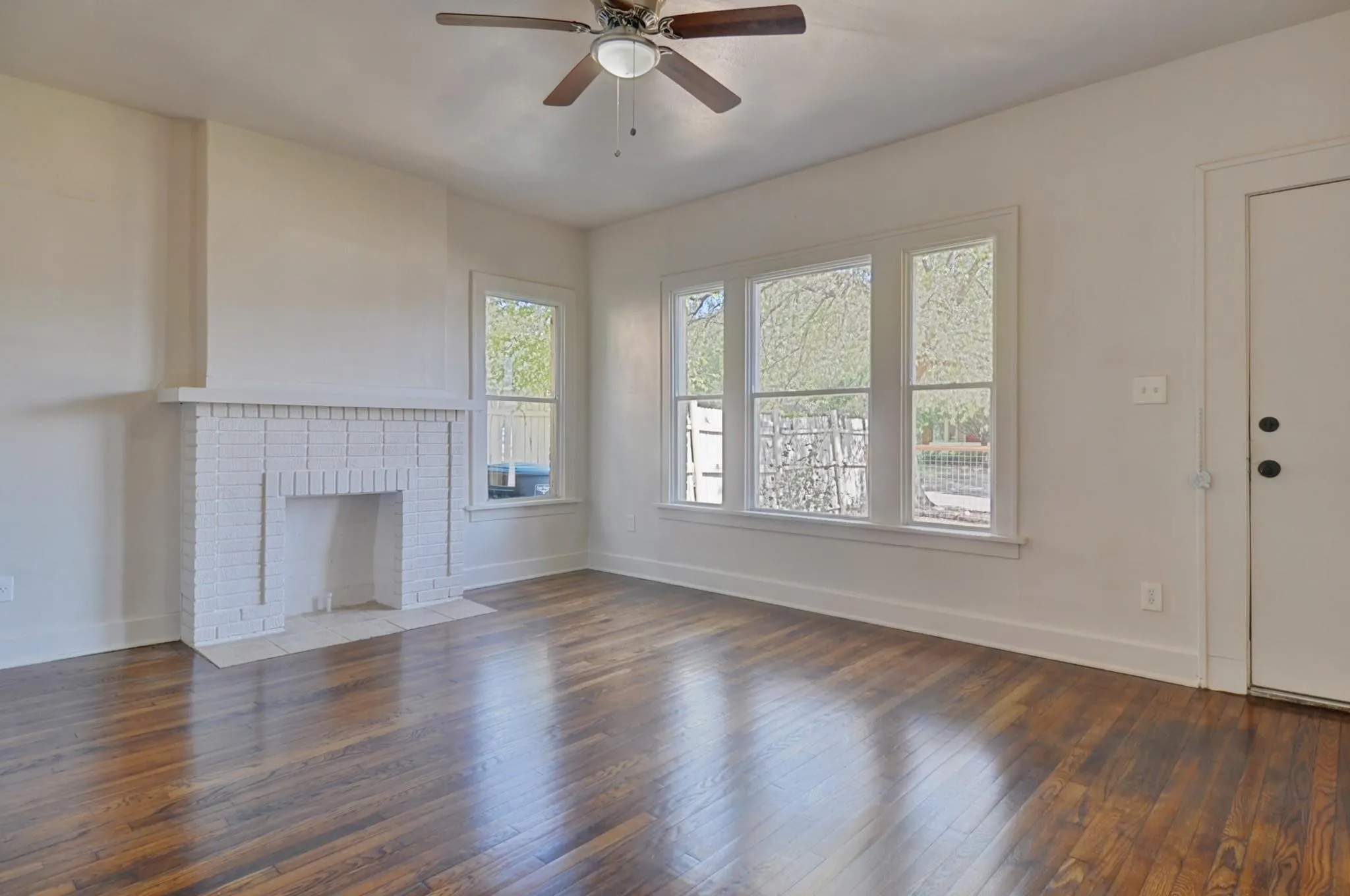 Triplex For Sale in Tarrant County , 2844 Travis Avenue, Fort Worth, Texas 76110, 6 Bedroom, 4 Bathroom, Garage spaces, 3,632 Sqft, built in 1922, mls#21205127, Real Estate Agent in Fort Worth, Homes For Sale in Tarrant county, Homes For Sale in Fort Worth, Realtor in Fort Worth Texas, Real Estate Brokerage Independent Realty Texas, Luminita Cordes Realtor