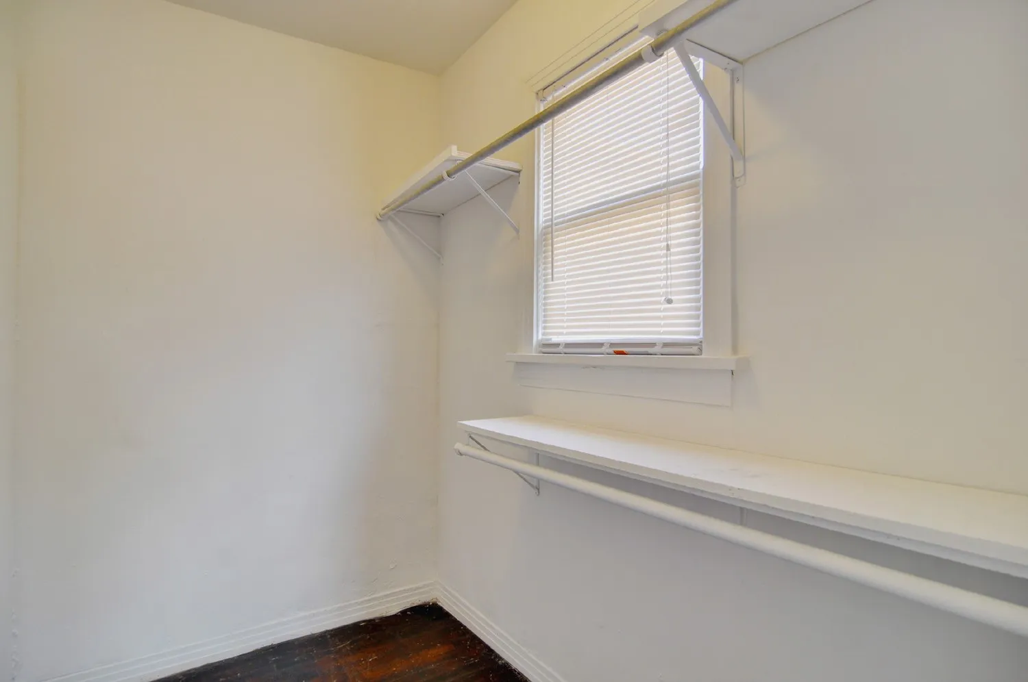 Triplex For Sale in Tarrant County , 2844 Travis Avenue, Fort Worth, Texas 76110, 6 Bedroom, 4 Bathroom, Garage spaces, 3,632 Sqft, built in 1922, mls#21205127, Real Estate Agent in Fort Worth, Homes For Sale in Tarrant county, Homes For Sale in Fort Worth, Realtor in Fort Worth Texas, Real Estate Brokerage Independent Realty Texas, Luminita Cordes Realtor