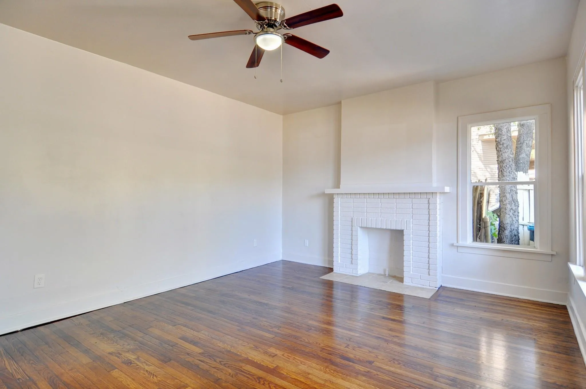 Triplex For Sale in Tarrant County , 2844 Travis Avenue, Fort Worth, Texas 76110, 6 Bedroom, 4 Bathroom, Garage spaces, 3,632 Sqft, built in 1922, mls#21205127, Real Estate Agent in Fort Worth, Homes For Sale in Tarrant county, Homes For Sale in Fort Worth, Realtor in Fort Worth Texas, Real Estate Brokerage Independent Realty Texas, Luminita Cordes Realtor