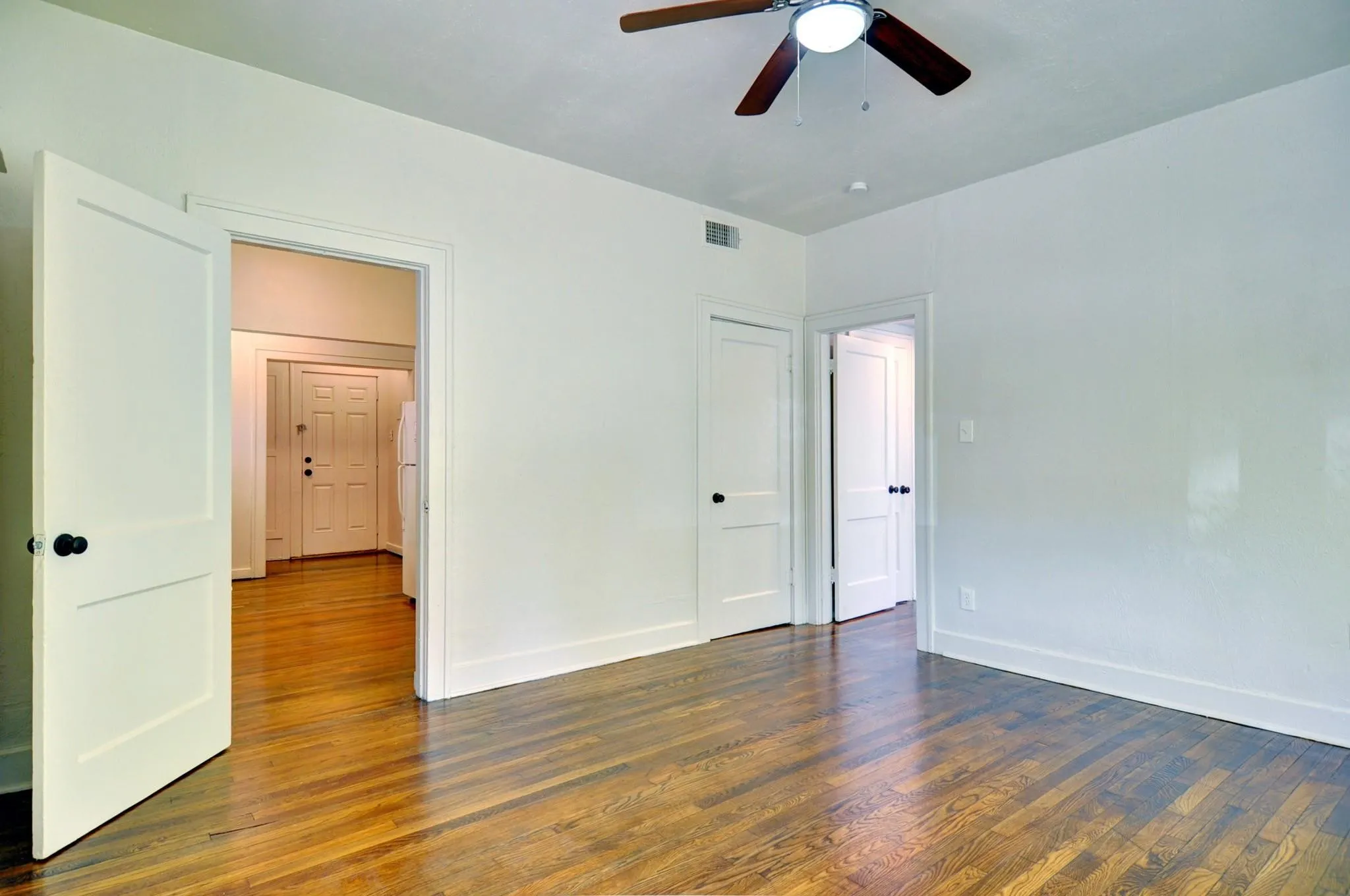 Triplex For Sale in Tarrant County , 2844 Travis Avenue, Fort Worth, Texas 76110, 6 Bedroom, 4 Bathroom, Garage spaces, 3,632 Sqft, built in 1922, mls#21205127, Real Estate Agent in Fort Worth, Homes For Sale in Tarrant county, Homes For Sale in Fort Worth, Realtor in Fort Worth Texas, Real Estate Brokerage Independent Realty Texas, Luminita Cordes Realtor
