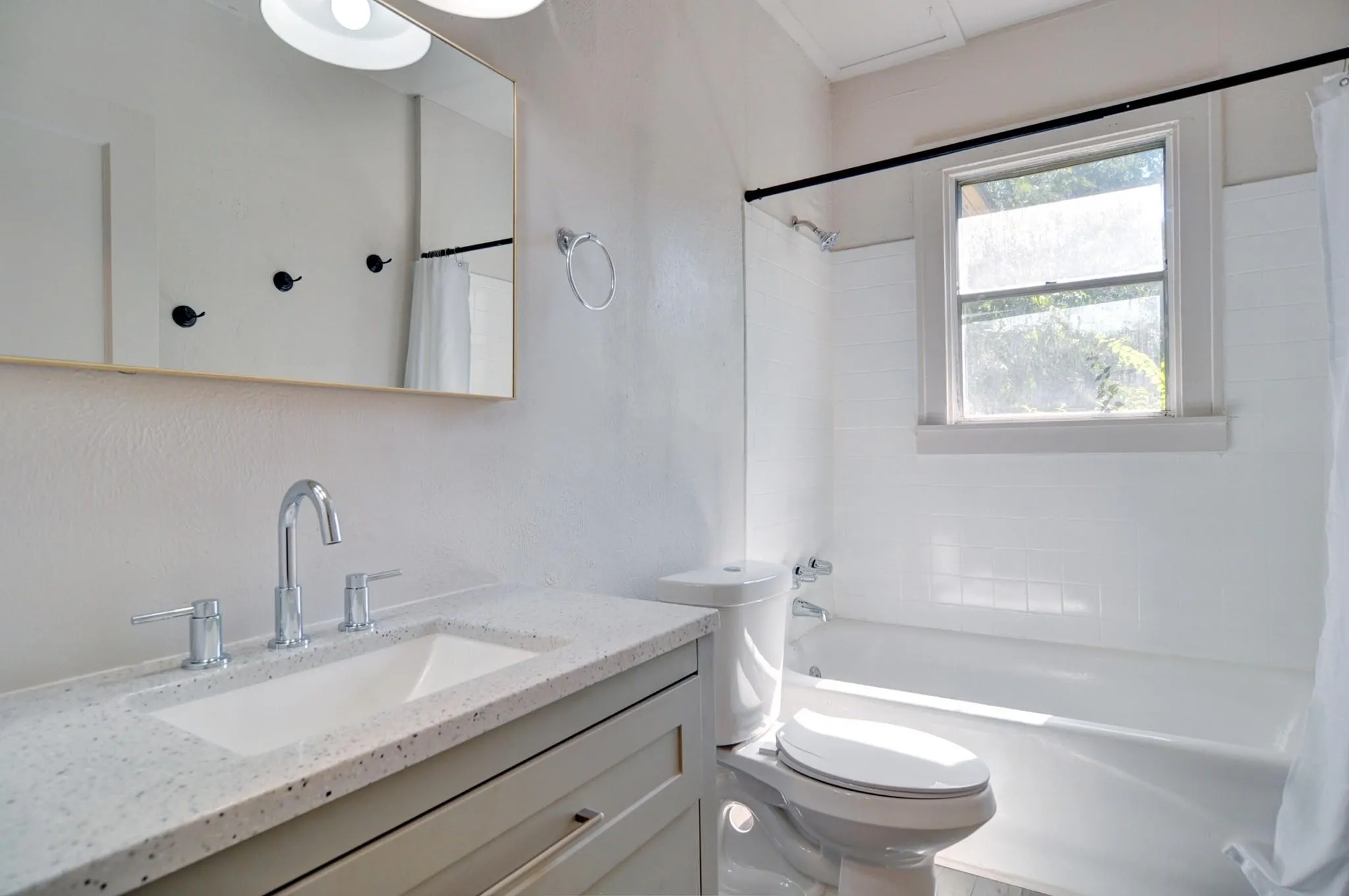 Triplex For Sale in Tarrant County , 2844 Travis Avenue, Fort Worth, Texas 76110, 6 Bedroom, 4 Bathroom, Garage spaces, 3,632 Sqft, built in 1922, mls#21205127, Real Estate Agent in Fort Worth, Homes For Sale in Tarrant county, Homes For Sale in Fort Worth, Realtor in Fort Worth Texas, Real Estate Brokerage Independent Realty Texas, Luminita Cordes Realtor