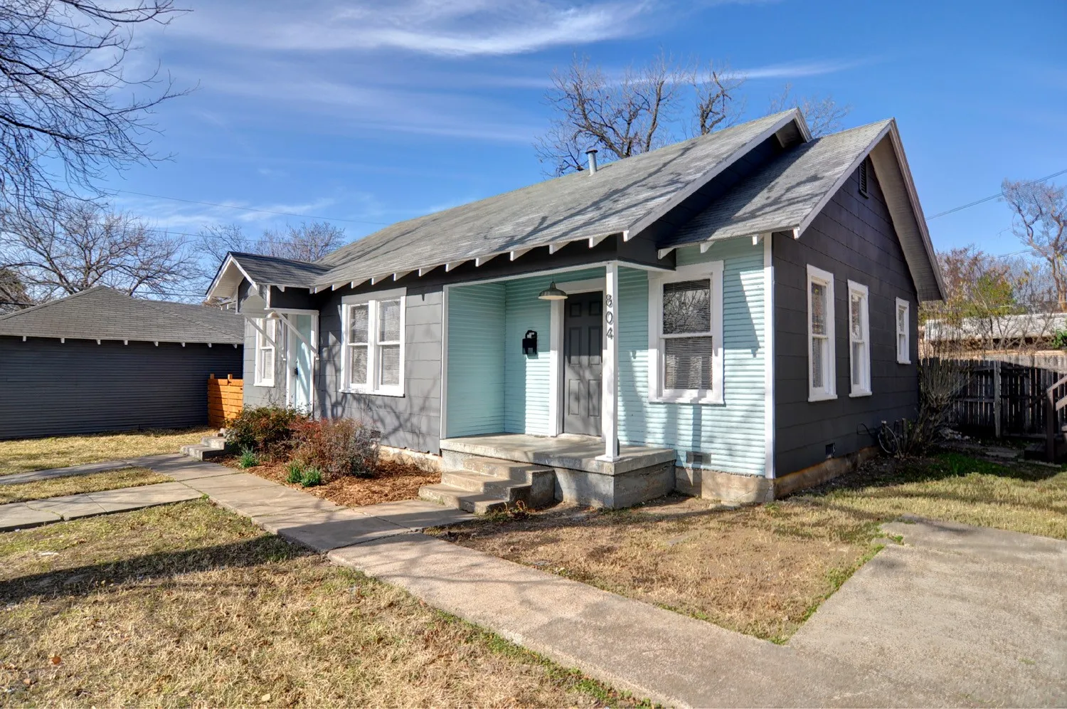 Triplex For Sale in Tarrant County , 2844 Travis Avenue, Fort Worth, Texas 76110, 6 Bedroom, 4 Bathroom, Garage spaces, 3,632 Sqft, built in 1922, mls#21205127, Real Estate Agent in Fort Worth, Homes For Sale in Tarrant county, Homes For Sale in Fort Worth, Realtor in Fort Worth Texas, Real Estate Brokerage Independent Realty Texas, Luminita Cordes Realtor