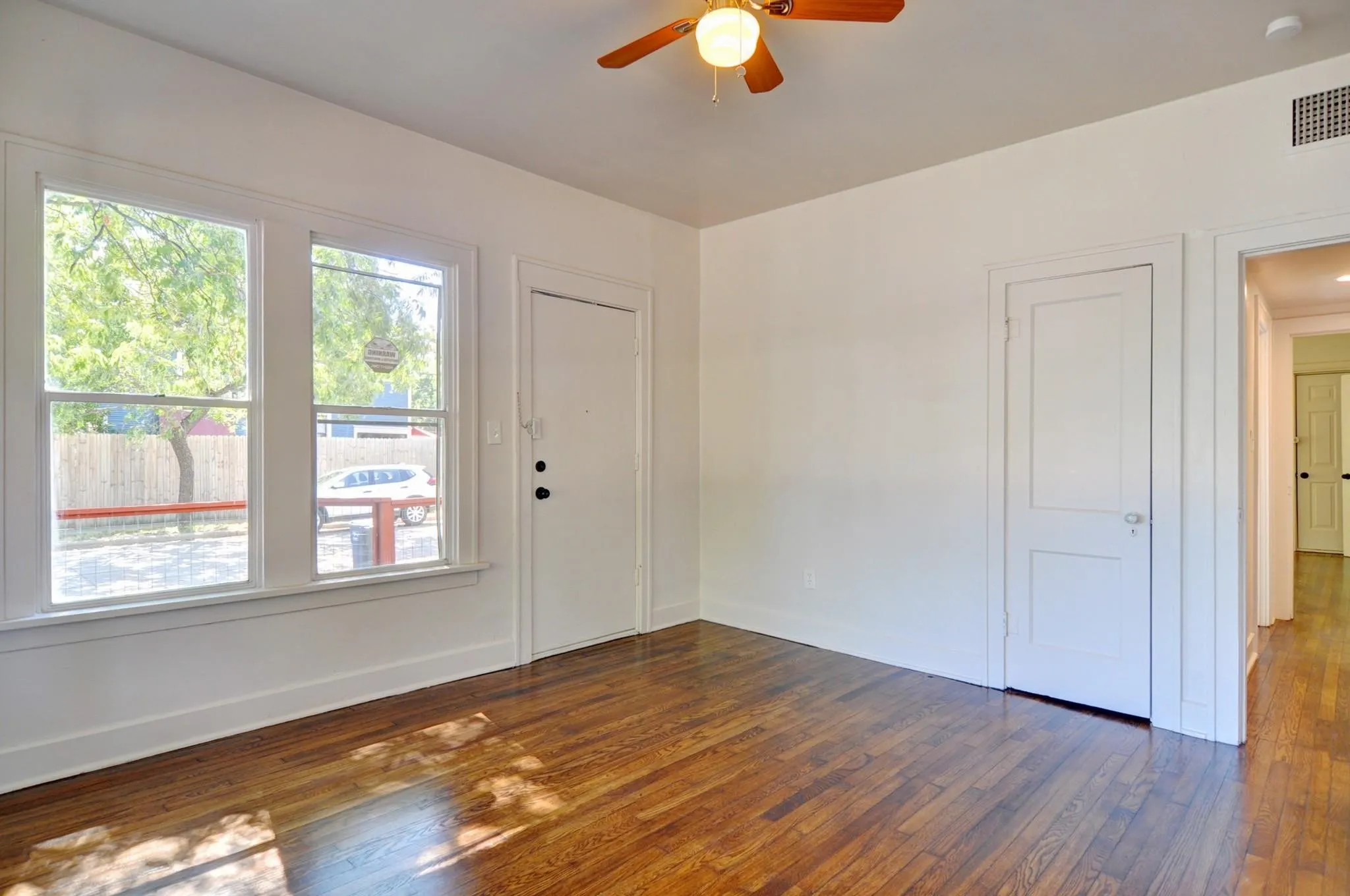 Triplex For Sale in Tarrant County , 2844 Travis Avenue, Fort Worth, Texas 76110, 6 Bedroom, 4 Bathroom, Garage spaces, 3,632 Sqft, built in 1922, mls#21205127, Real Estate Agent in Fort Worth, Homes For Sale in Tarrant county, Homes For Sale in Fort Worth, Realtor in Fort Worth Texas, Real Estate Brokerage Independent Realty Texas, Luminita Cordes Realtor