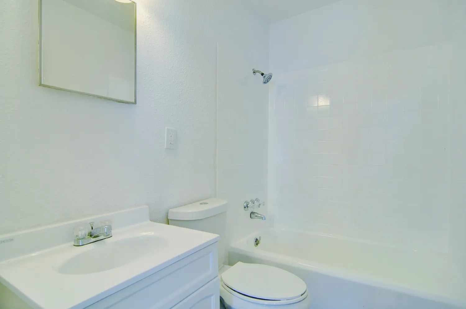 Triplex For Sale in Tarrant County , 2844 Travis Avenue, Fort Worth, Texas 76110, 6 Bedroom, 4 Bathroom, Garage spaces, 3,632 Sqft, built in 1922, mls#21205127, Real Estate Agent in Fort Worth, Homes For Sale in Tarrant county, Homes For Sale in Fort Worth, Realtor in Fort Worth Texas, Real Estate Brokerage Independent Realty Texas, Luminita Cordes Realtor