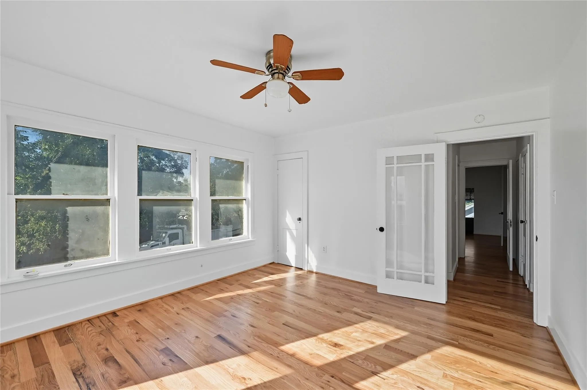 Triplex For Sale in Tarrant County , 2844 Travis Avenue, Fort Worth, Texas 76110, 6 Bedroom, 4 Bathroom, Garage spaces, 3,632 Sqft, built in 1922, mls#21205127, Real Estate Agent in Fort Worth, Homes For Sale in Tarrant county, Homes For Sale in Fort Worth, Realtor in Fort Worth Texas, Real Estate Brokerage Independent Realty Texas, Luminita Cordes Realtor