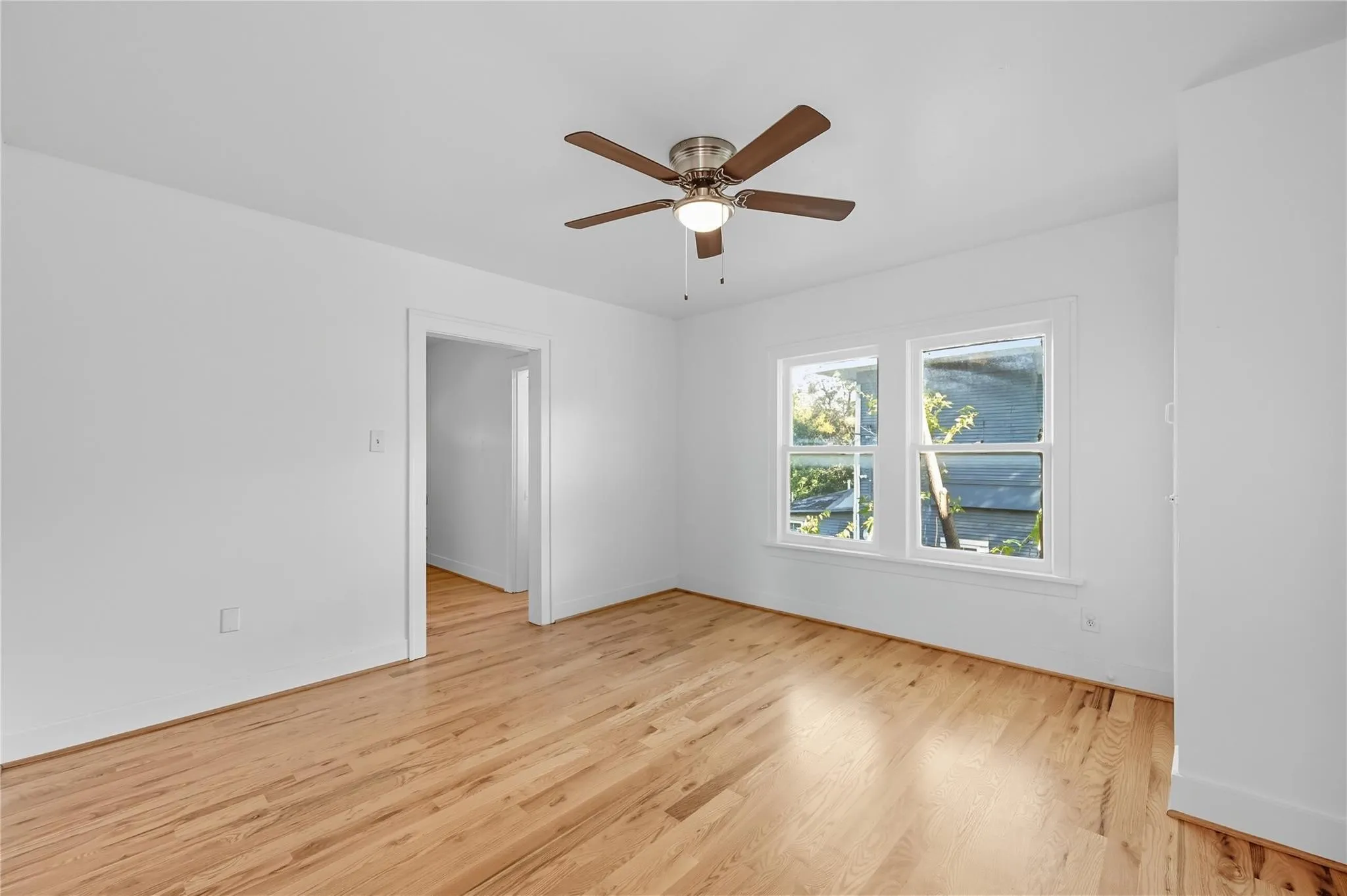 Triplex For Sale in Tarrant County , 2844 Travis Avenue, Fort Worth, Texas 76110, 6 Bedroom, 4 Bathroom, Garage spaces, 3,632 Sqft, built in 1922, mls#21205127, Real Estate Agent in Fort Worth, Homes For Sale in Tarrant county, Homes For Sale in Fort Worth, Realtor in Fort Worth Texas, Real Estate Brokerage Independent Realty Texas, Luminita Cordes Realtor