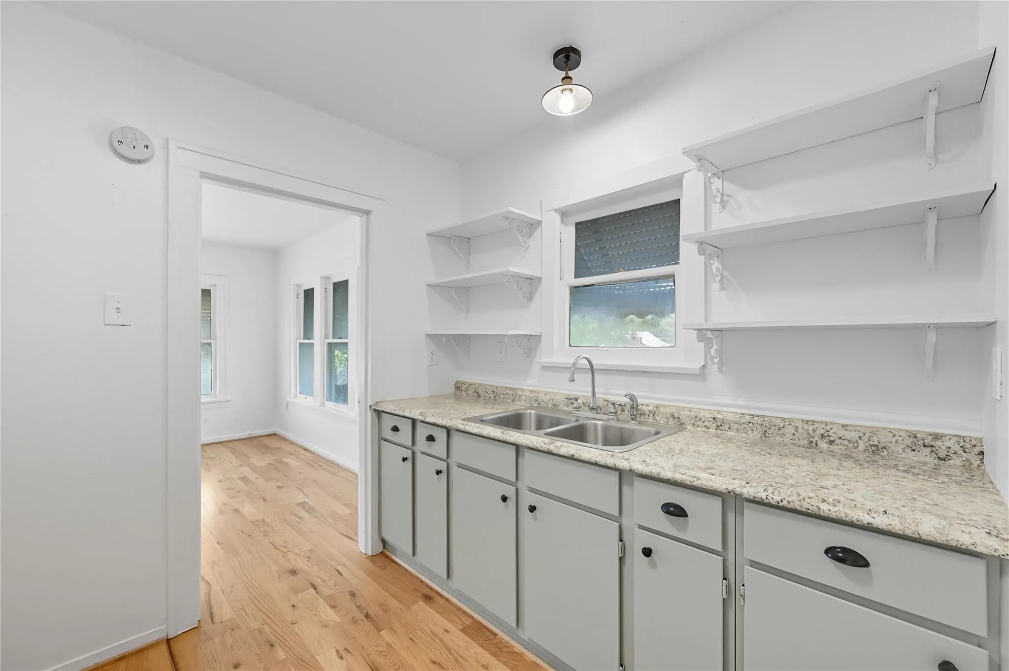 Triplex For Sale in Tarrant County , 2844 Travis Avenue, Fort Worth, Texas 76110, 6 Bedroom, 4 Bathroom, Garage spaces, 3,632 Sqft, built in 1922, mls#21205127, Real Estate Agent in Fort Worth, Homes For Sale in Tarrant county, Homes For Sale in Fort Worth, Realtor in Fort Worth Texas, Real Estate Brokerage Independent Realty Texas, Luminita Cordes Realtor