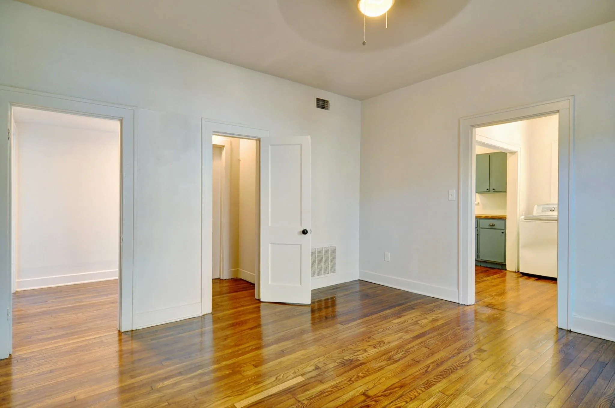 Triplex For Sale in Tarrant County , 2844 Travis Avenue, Fort Worth, Texas 76110, 6 Bedroom, 4 Bathroom, Garage spaces, 3,632 Sqft, built in 1922, mls#21205127, Real Estate Agent in Fort Worth, Homes For Sale in Tarrant county, Homes For Sale in Fort Worth, Realtor in Fort Worth Texas, Real Estate Brokerage Independent Realty Texas, Luminita Cordes Realtor
