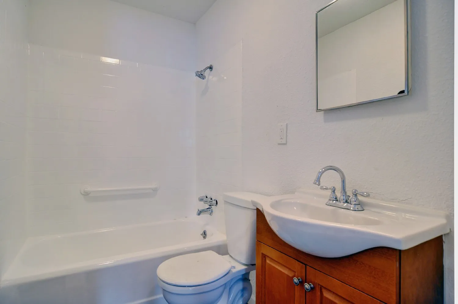 Triplex For Sale in Tarrant County , 2844 Travis Avenue, Fort Worth, Texas 76110, 6 Bedroom, 4 Bathroom, Garage spaces, 3,632 Sqft, built in 1922, mls#21205127, Real Estate Agent in Fort Worth, Homes For Sale in Tarrant county, Homes For Sale in Fort Worth, Realtor in Fort Worth Texas, Real Estate Brokerage Independent Realty Texas, Luminita Cordes Realtor