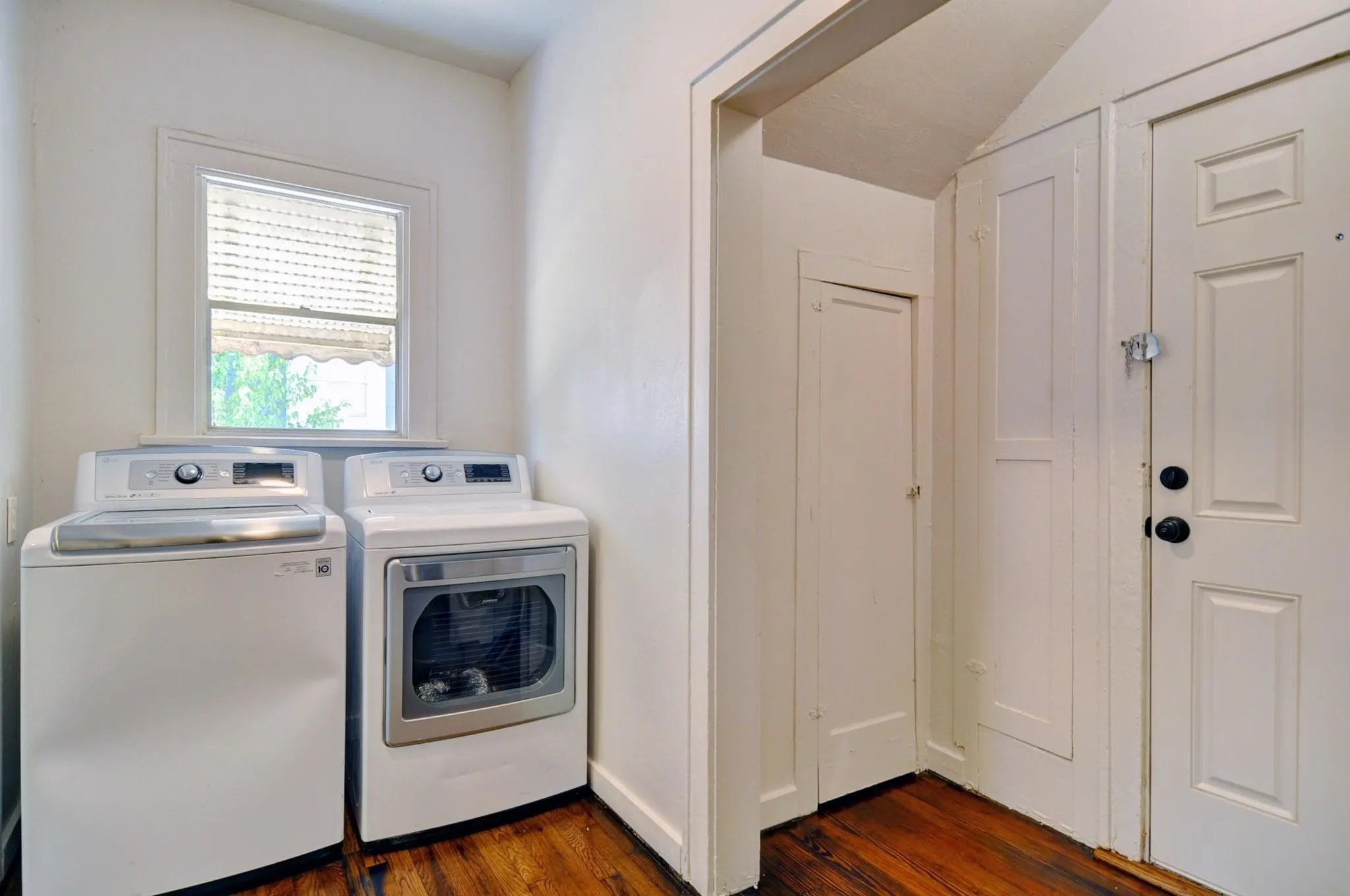 Triplex For Sale in Tarrant County , 2844 Travis Avenue, Fort Worth, Texas 76110, 6 Bedroom, 4 Bathroom, Garage spaces, 3,632 Sqft, built in 1922, mls#21205127, Real Estate Agent in Fort Worth, Homes For Sale in Tarrant county, Homes For Sale in Fort Worth, Realtor in Fort Worth Texas, Real Estate Brokerage Independent Realty Texas, Luminita Cordes Realtor